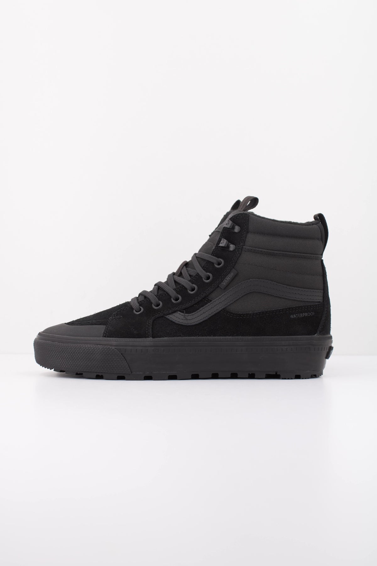 VANS VN000DAQBKA1 SK8 HI WATERPROOF INSU en color NEGRO (1)