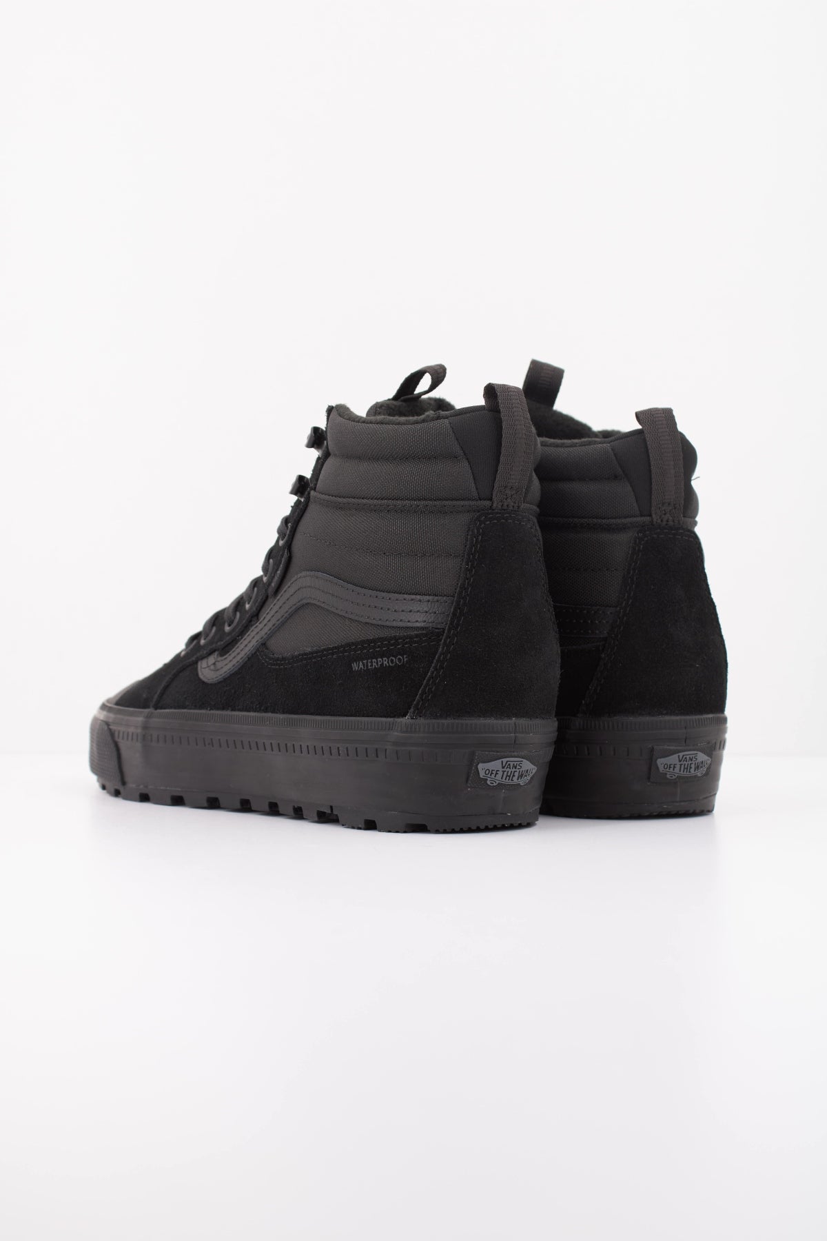 VANS VN000DAQBKA1 SK8 HI WATERPROOF INSU en color NEGRO (4)