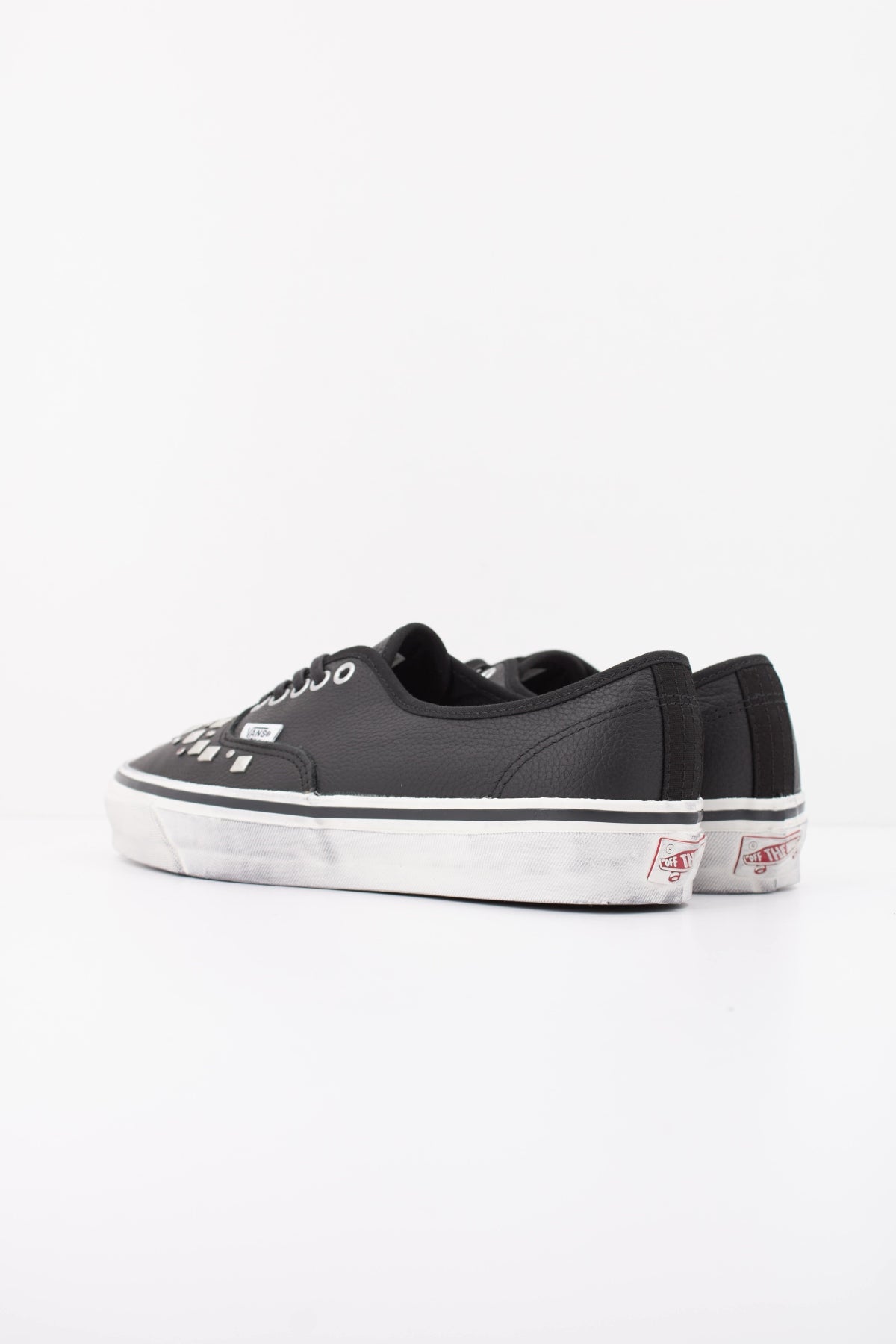 VANS VN000D9NBLK1 LX AUTHENTIC en color NEGRO (4)