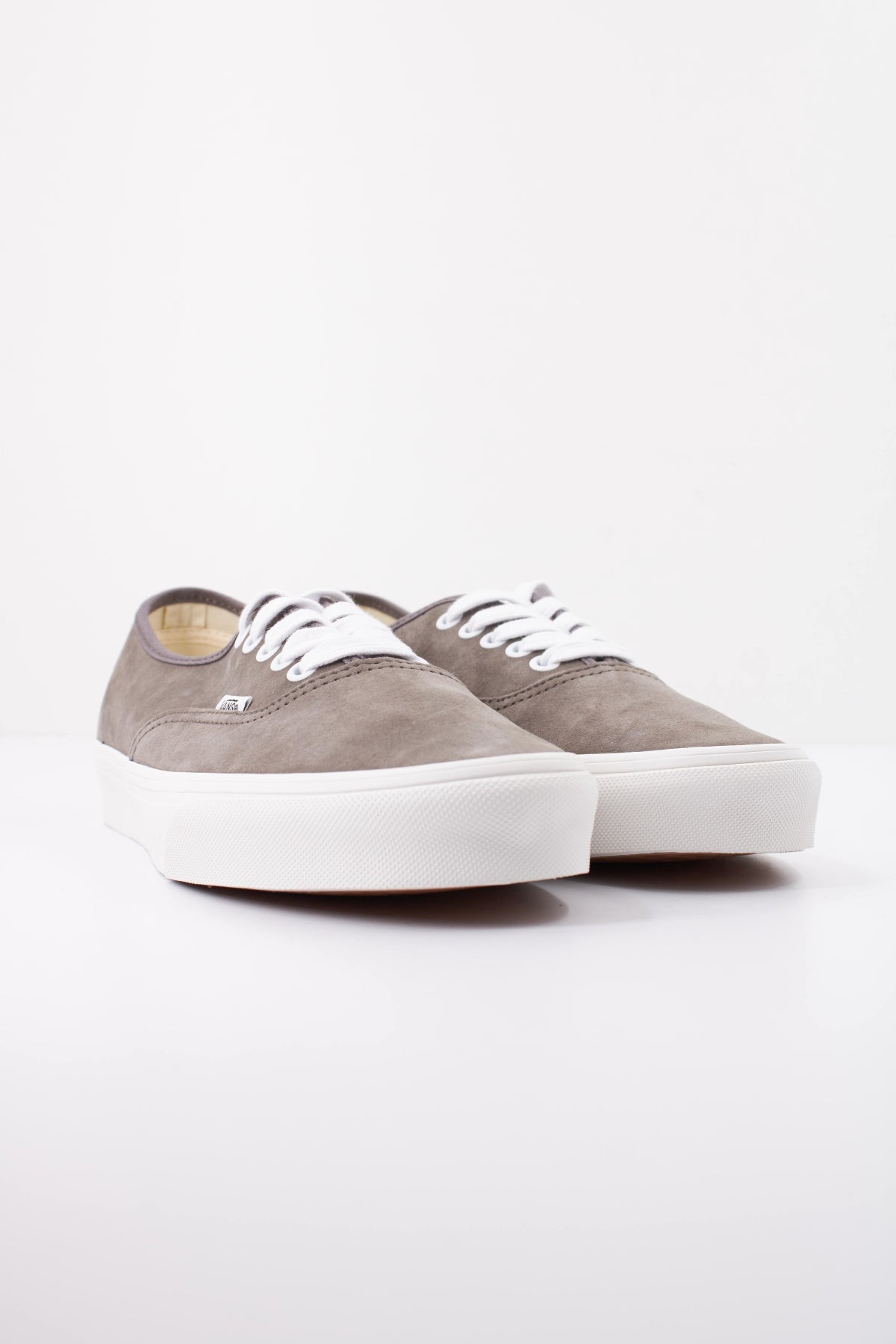 VANS AUTHENTIC VN000D7Y9JC1 en color GRIS (2)