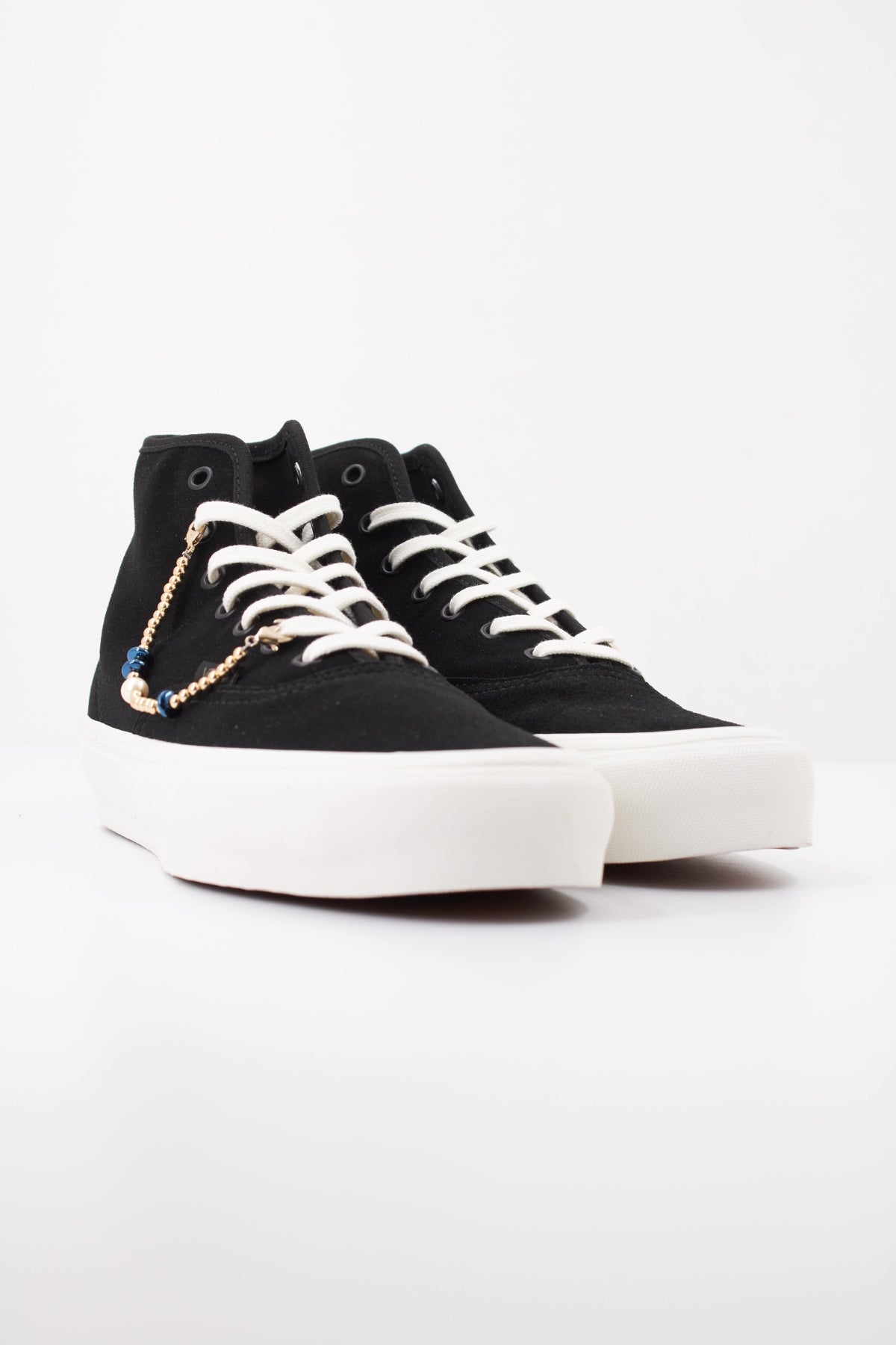 VANS VN000EKKZX11 AUTHENTIC HI 2.0 en color NEGRO (2)