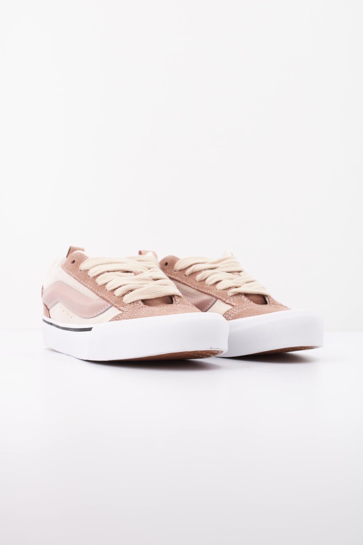 VANS VN000E9XTUP1 en color BEIS (2)