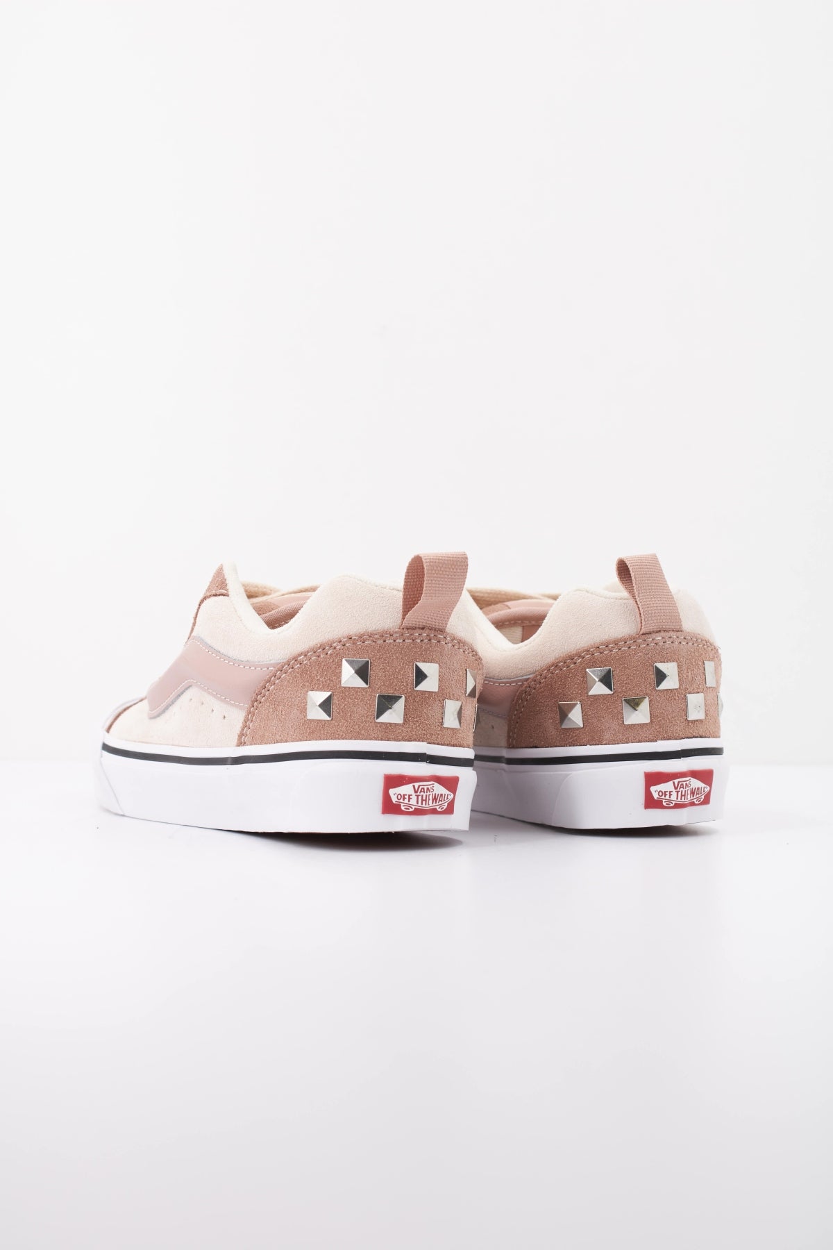 VANS KNU SKOOL STUDS VN000E9XTUP1 en color BEIS (4)