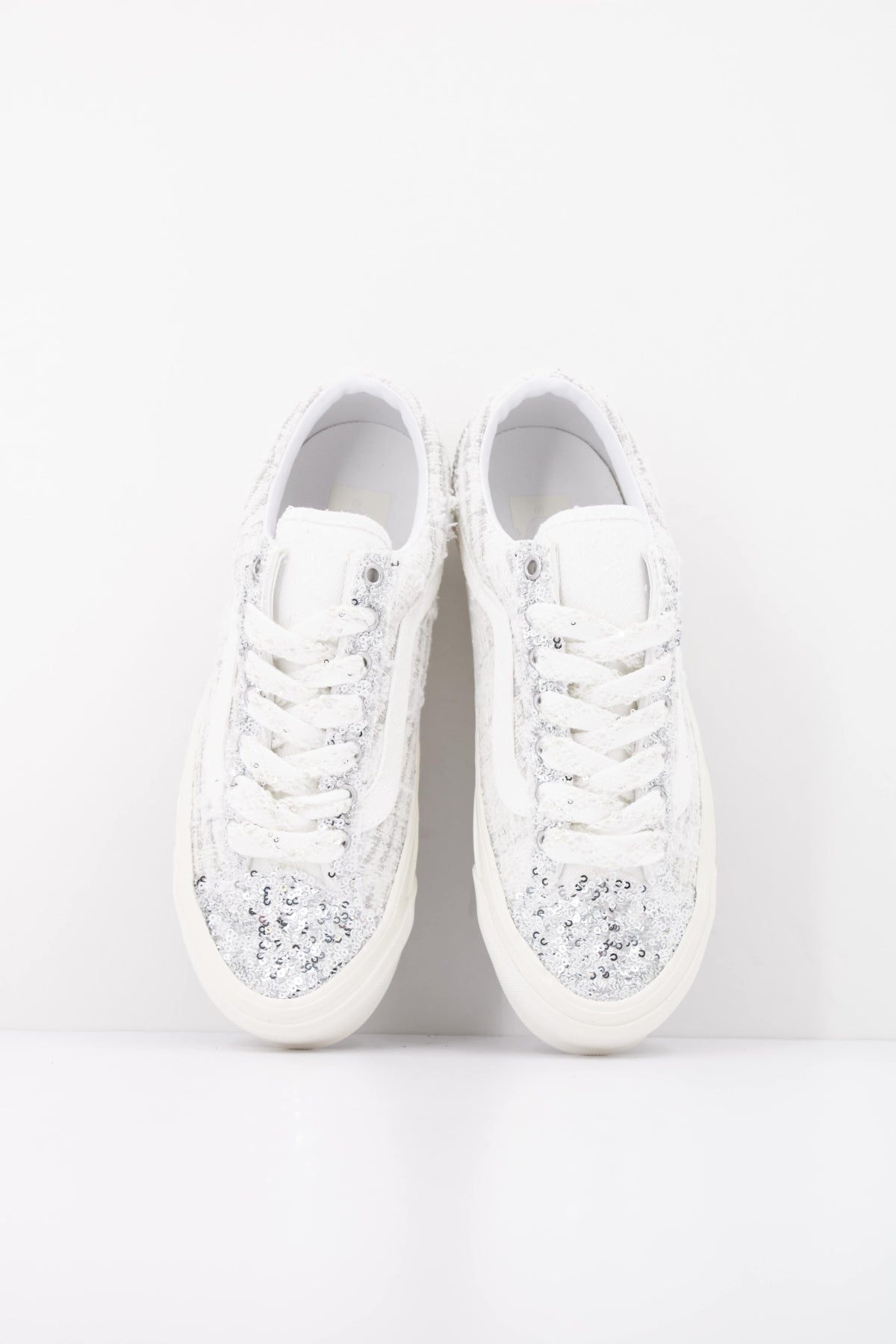 VANS LX OLD SKOOL 36 FUZZ VN000EHDCJA1 en color BLANCO (3)