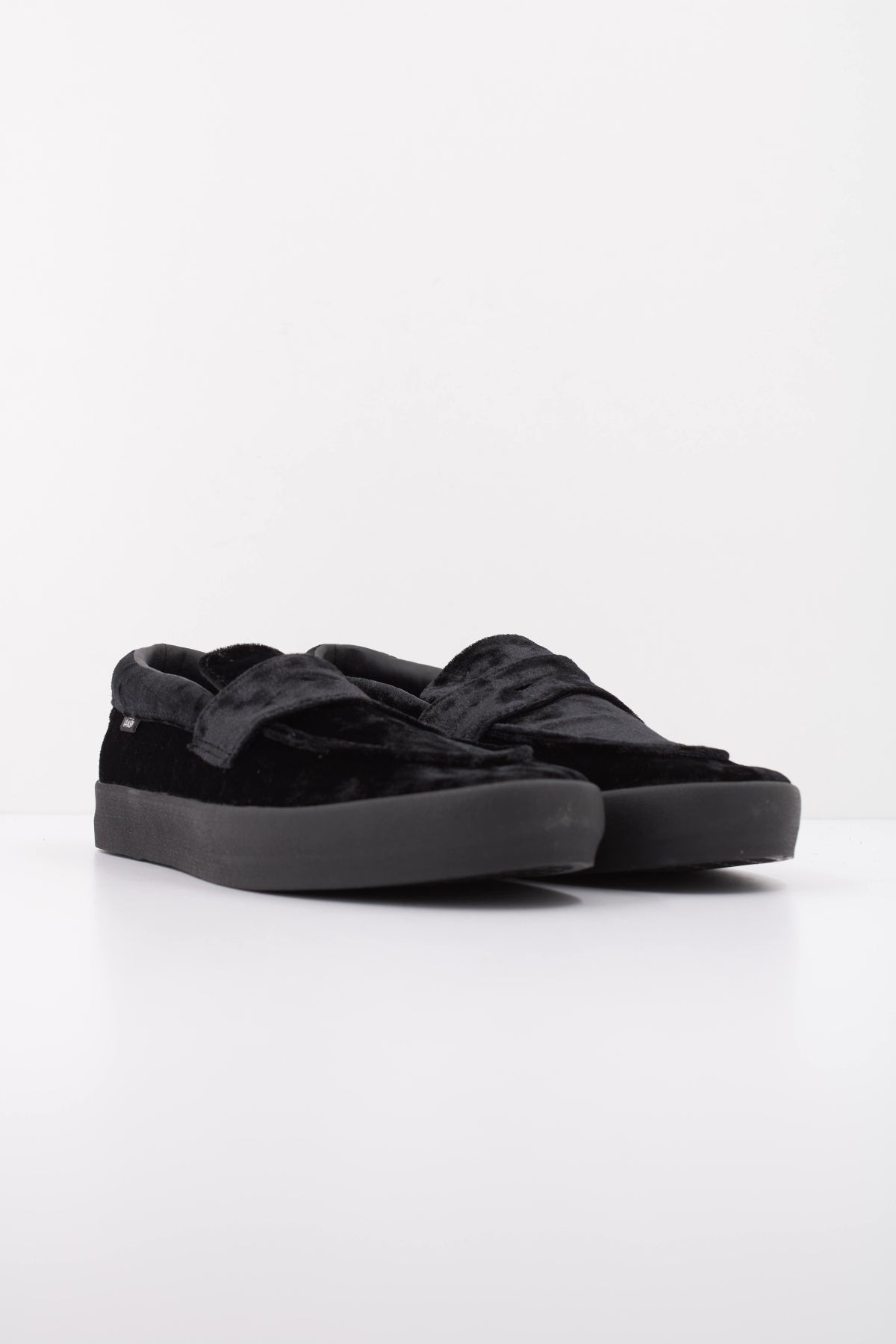 VANS SKATE LOAFER VELVET VN000Z3QBM81 en color NEGRO (2)