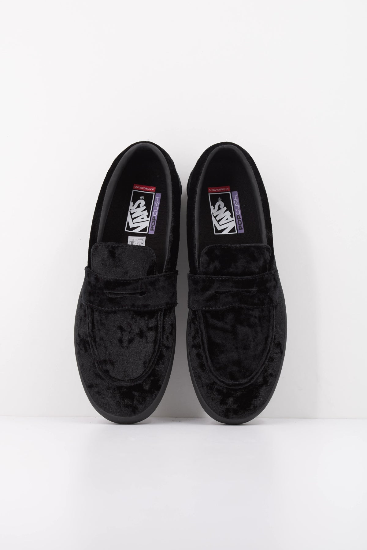 VANS SKATE LOAFER VELVET VN000Z3QBM81 en color NEGRO (3)