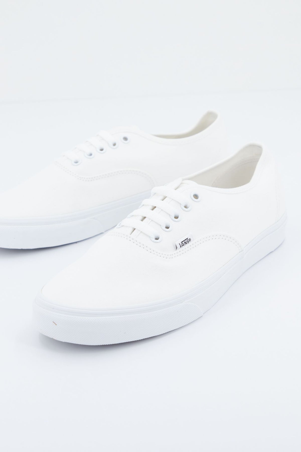 VANS AUTHENTIC VN000EE3W001 en color BLANCO (1)