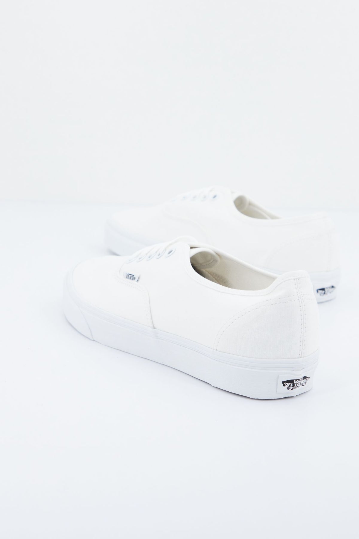VANS AUTHENTIC VN000EE3W001 en color BLANCO (3)