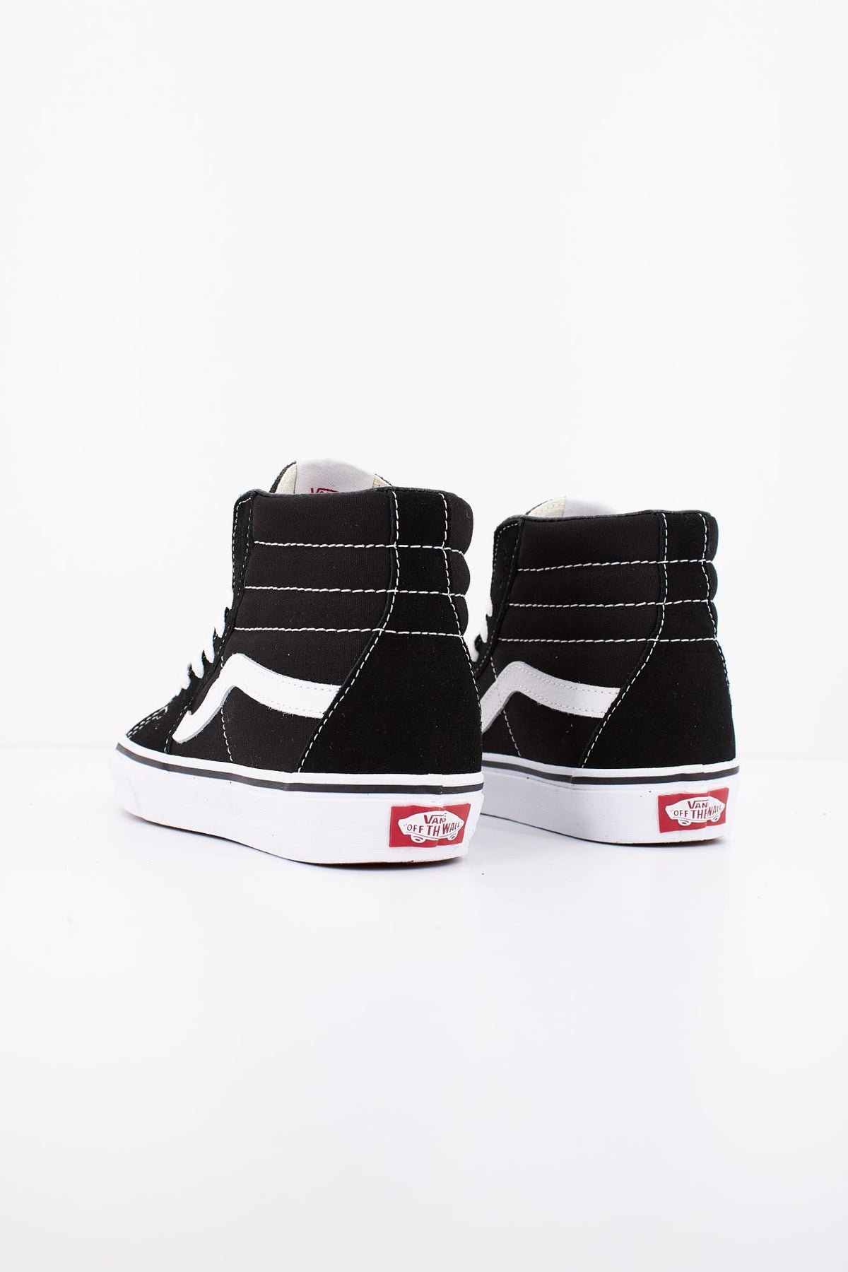 VANS SK8-HI VN000D5IB8C en color NEGRO (3)