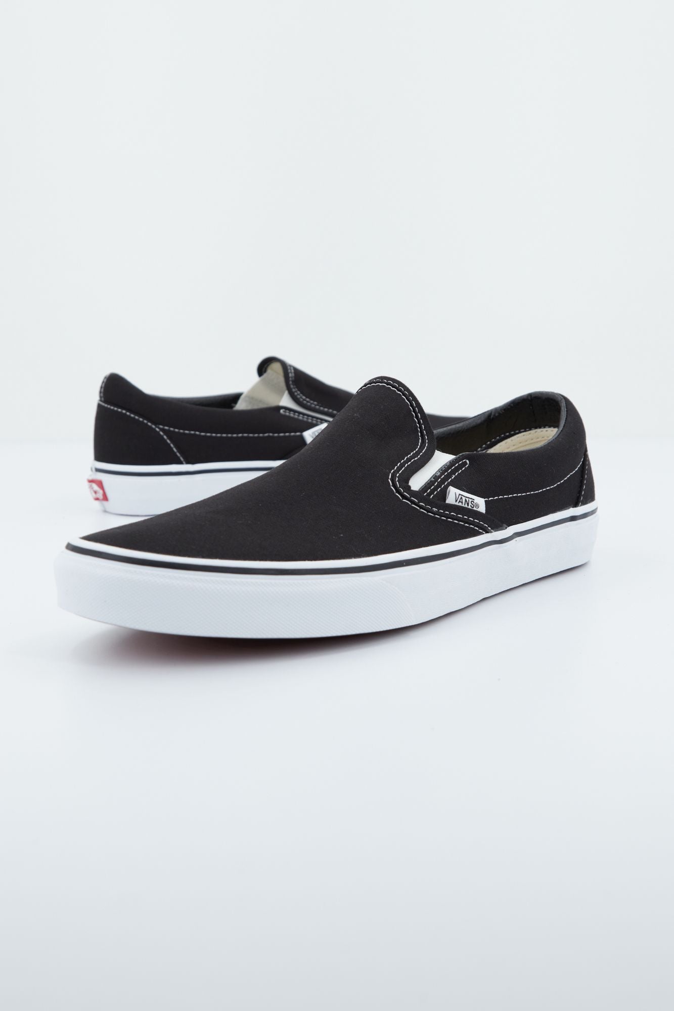 VANS CLASSIC SLIP-ON en color NEGRO (1)