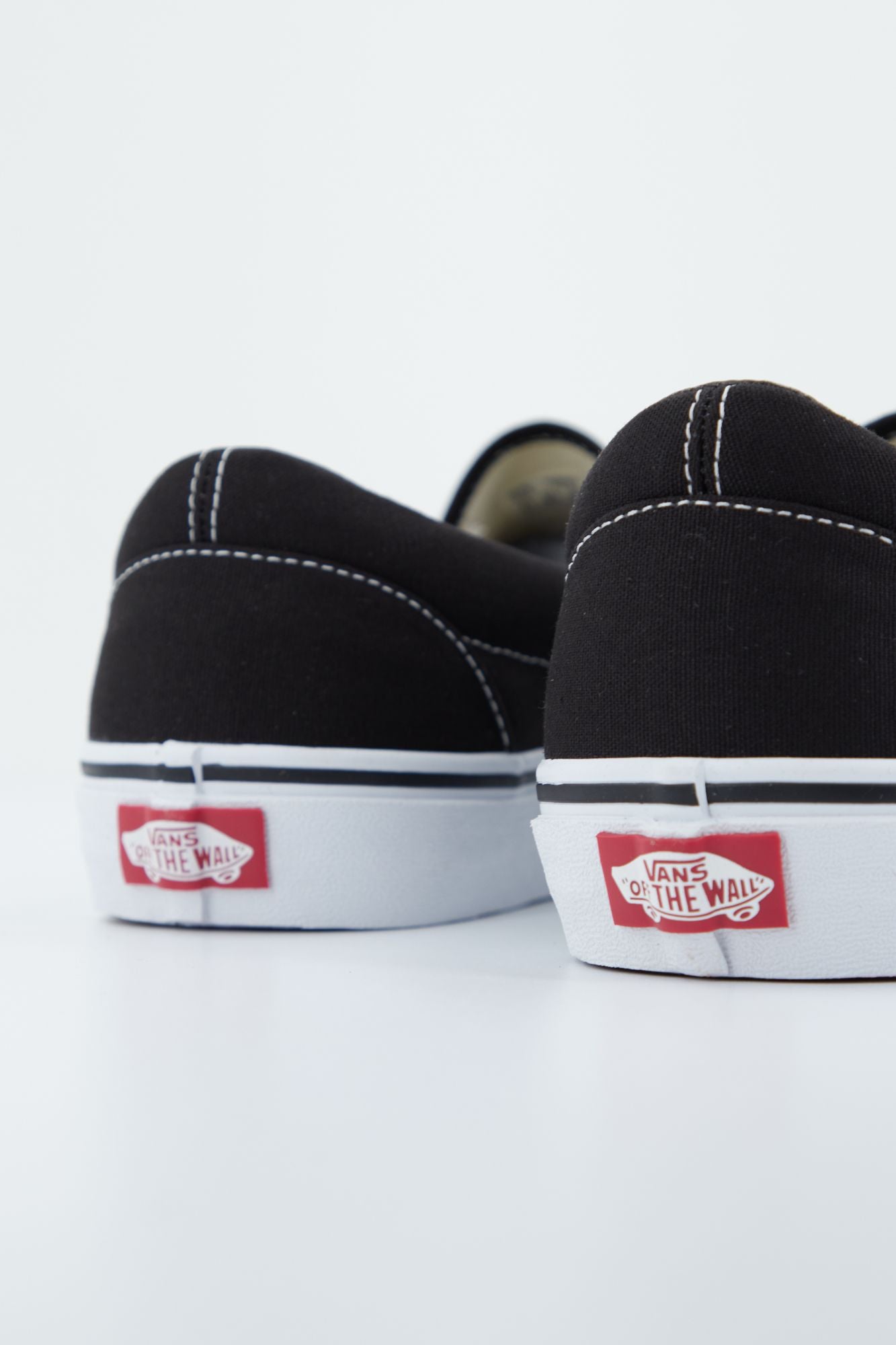 VANS CLASSIC SLIP-ON en color NEGRO (3)