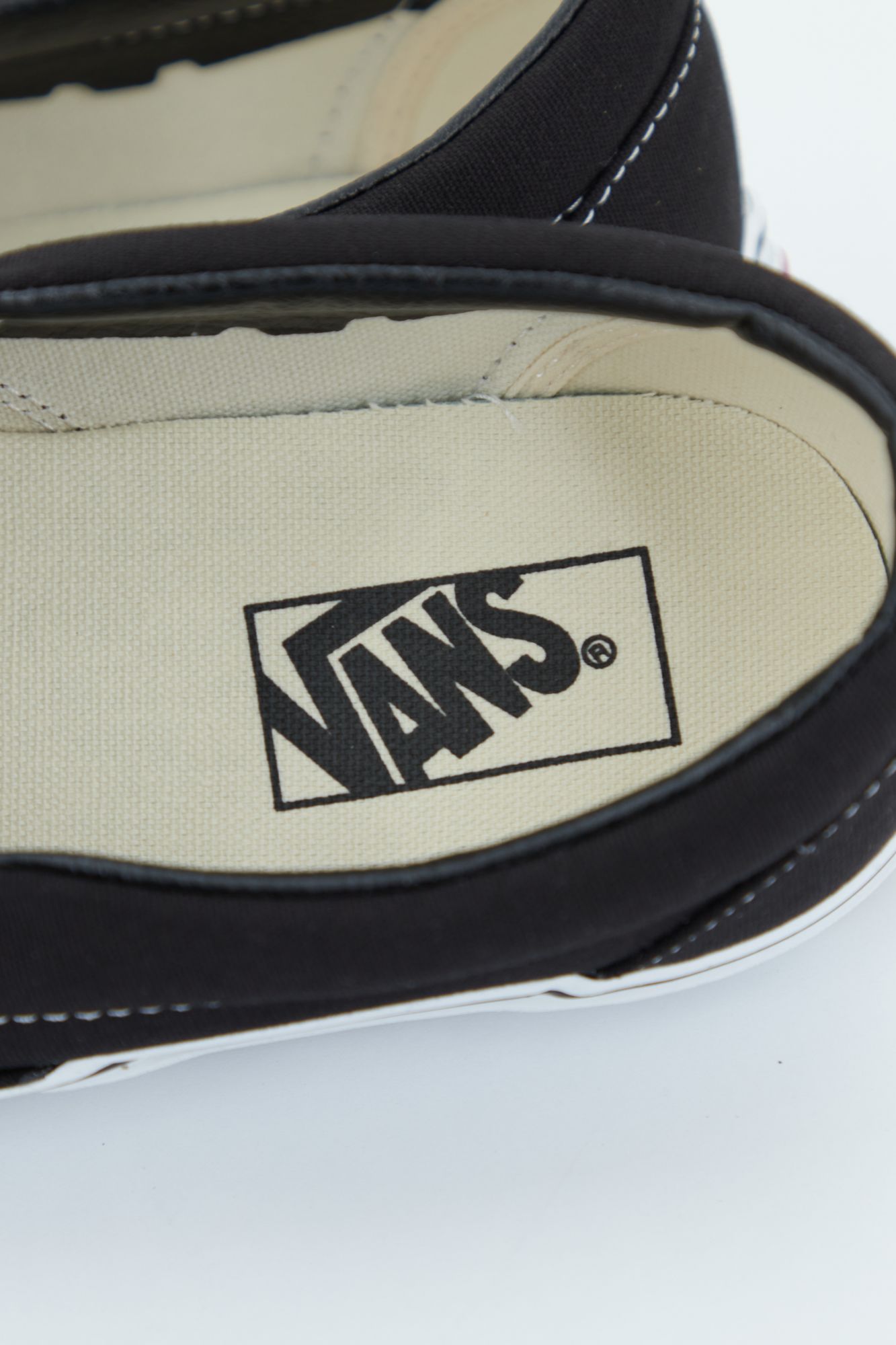 VANS CLASSIC SLIP-ON en color NEGRO (4)