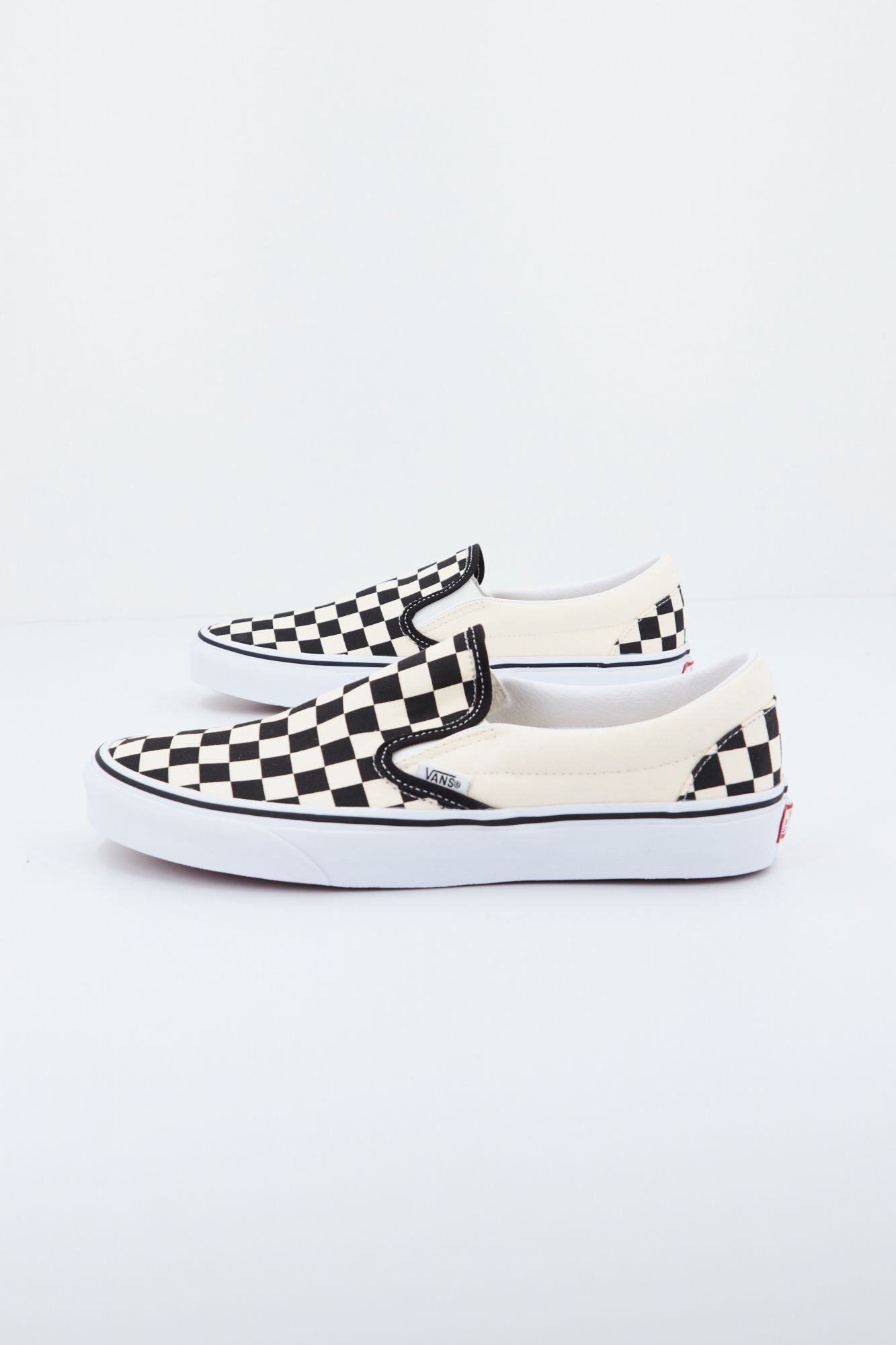 VANS CLASSIC SLIP-ON en color BLANCO (2)