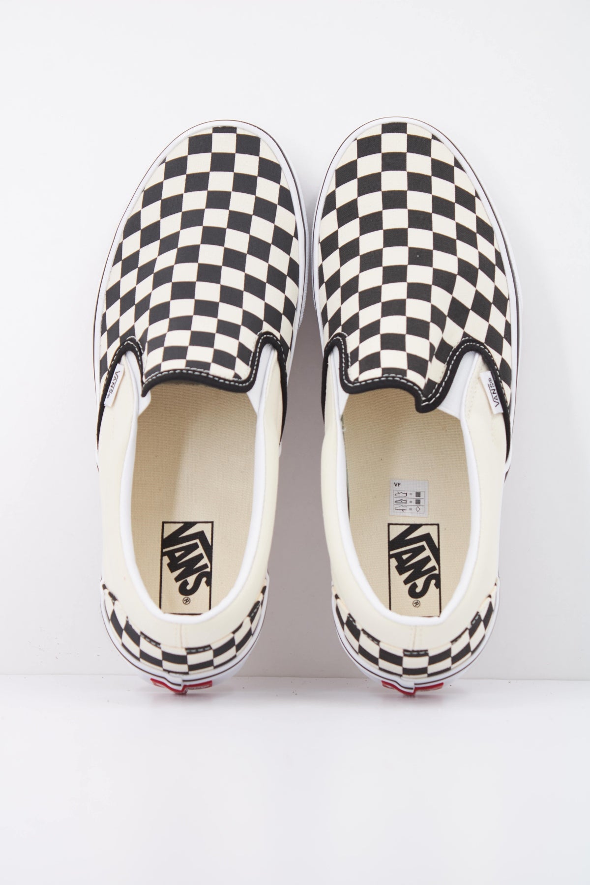 VANS CLASSIC SLIP-ON VN000EYEBWW en color BLANCO (3)