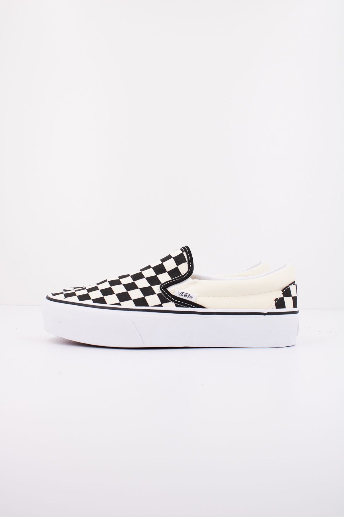 VANS CLASSIC SLIP-ON PLATFORM VN00018EBWW en color BEIS (1)