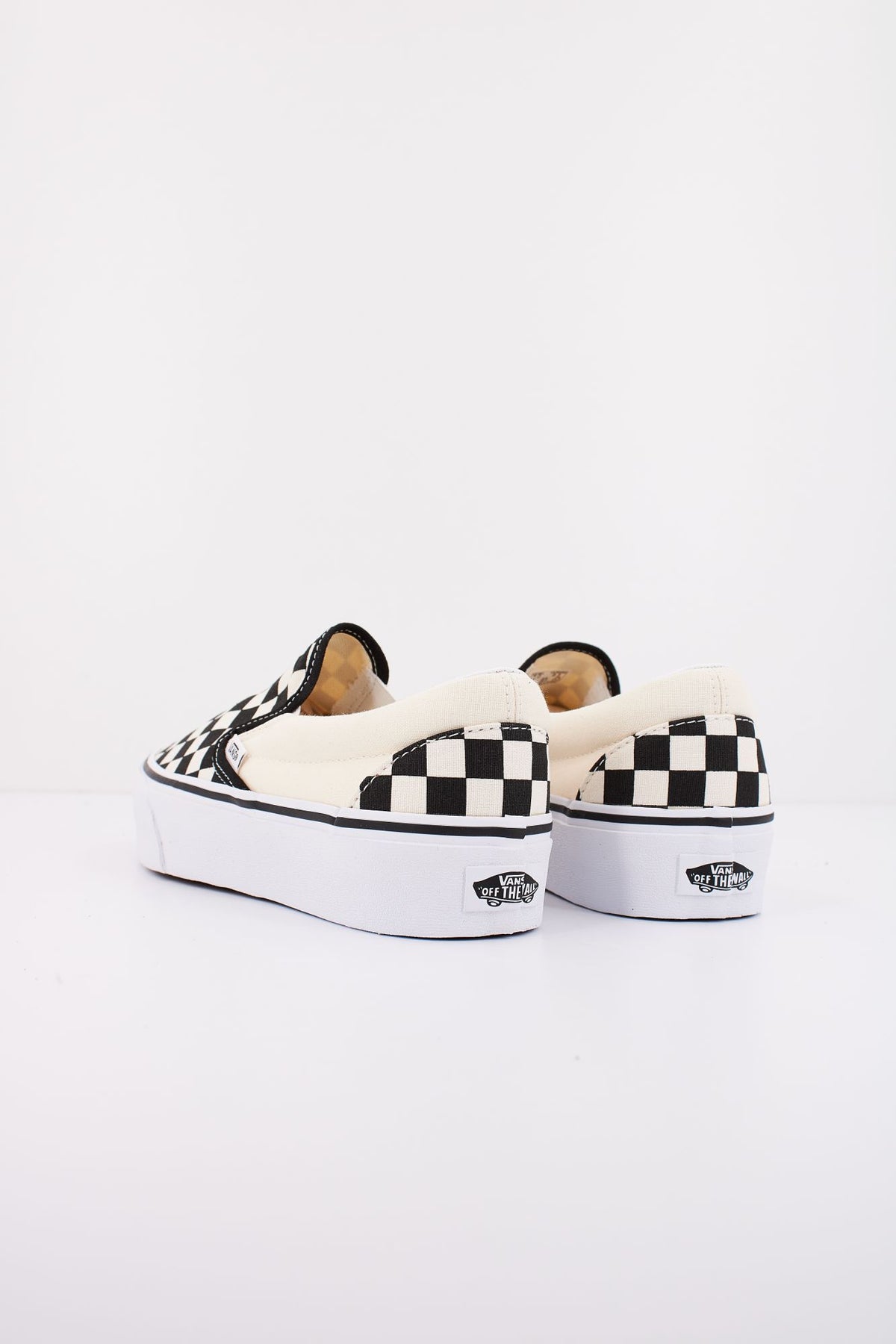 VANS CLASSIC SLIP-ON PLATFORM VN00018EBWW en color BEIS (3)