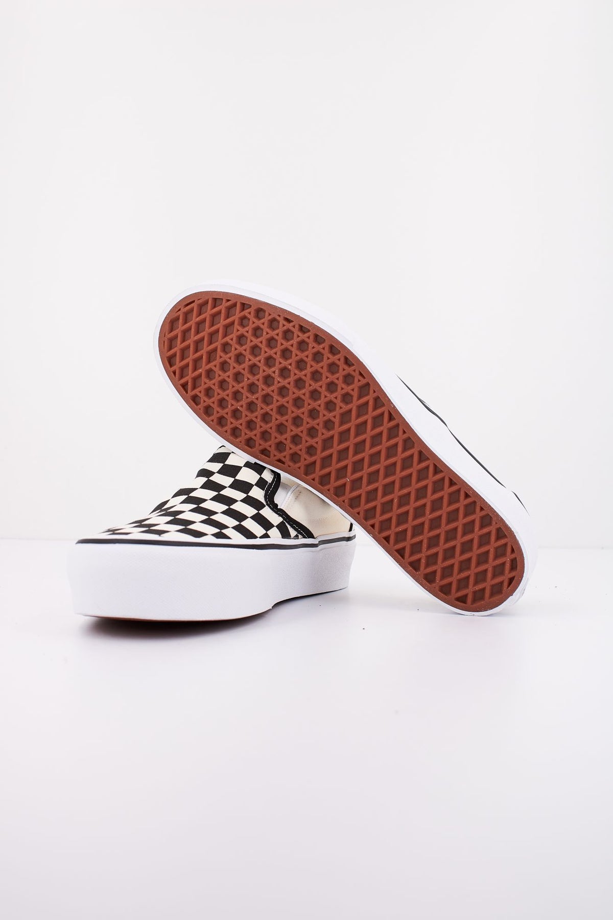 VANS CLASSIC SLIP-ON PLATFORM VN00018EBWW en color BEIS (4)