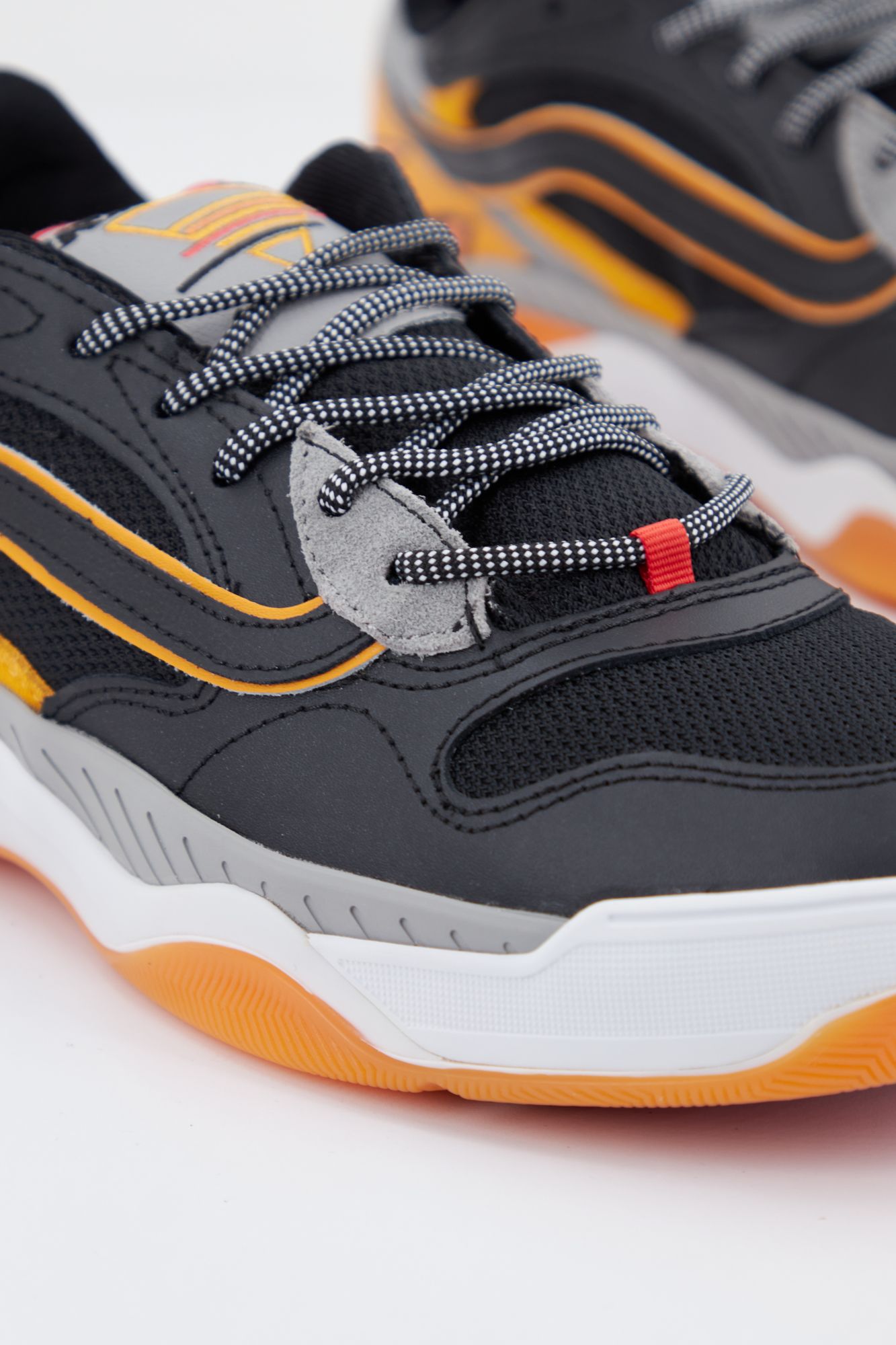 VANS UA BRUX WC en color NEGRO (2)