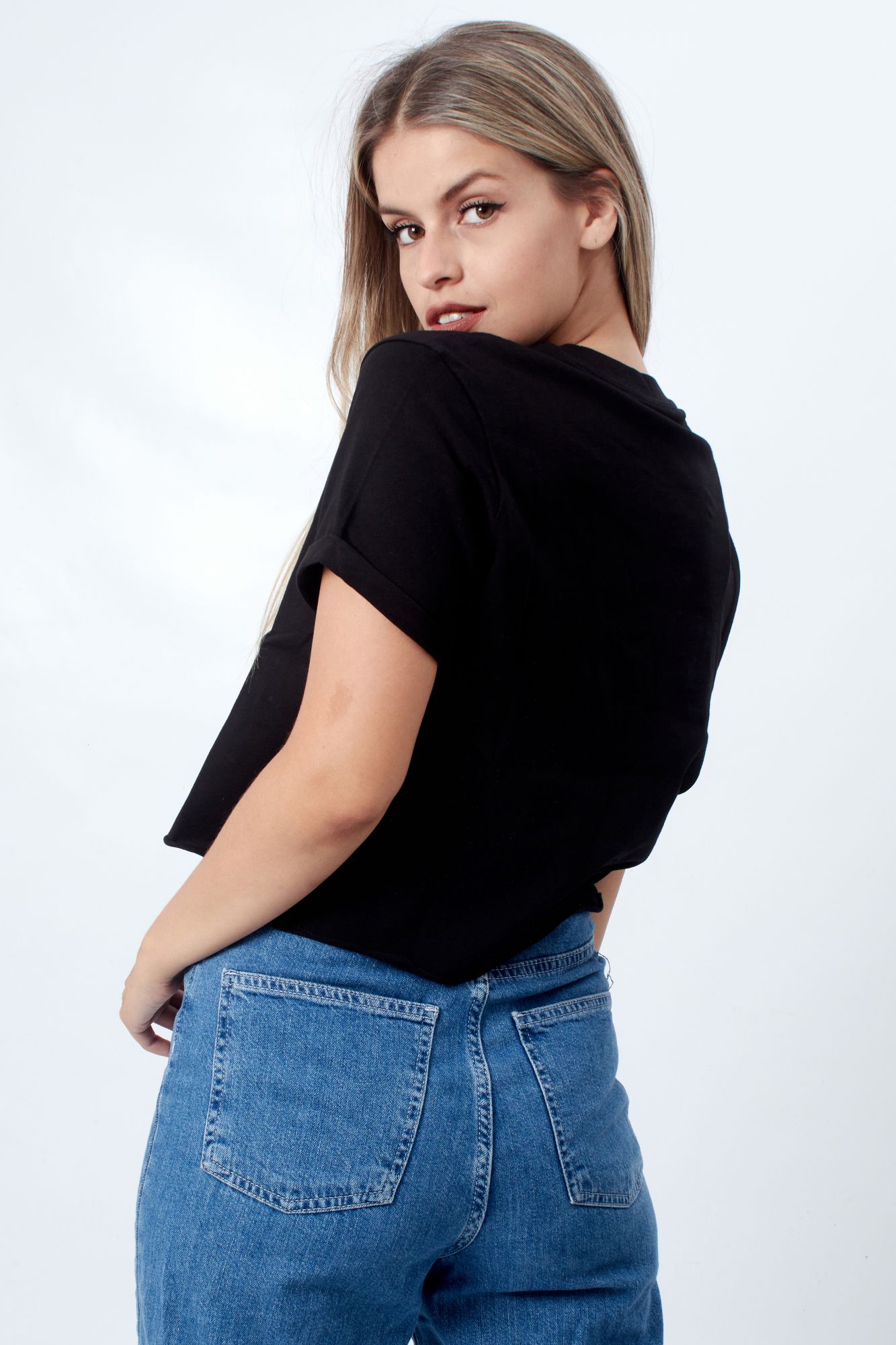 VANS LEILA TEE en color NEGRO (3)