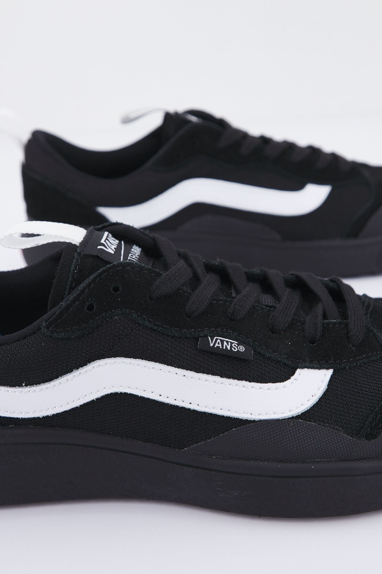 VANS UA ULTRARANGE EXO SE en color NEGRO (4)
