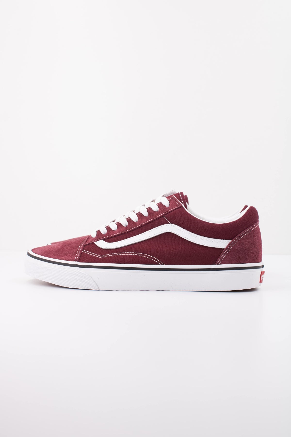 VANS VN0A38G15U71 en color BURDEOS (1)