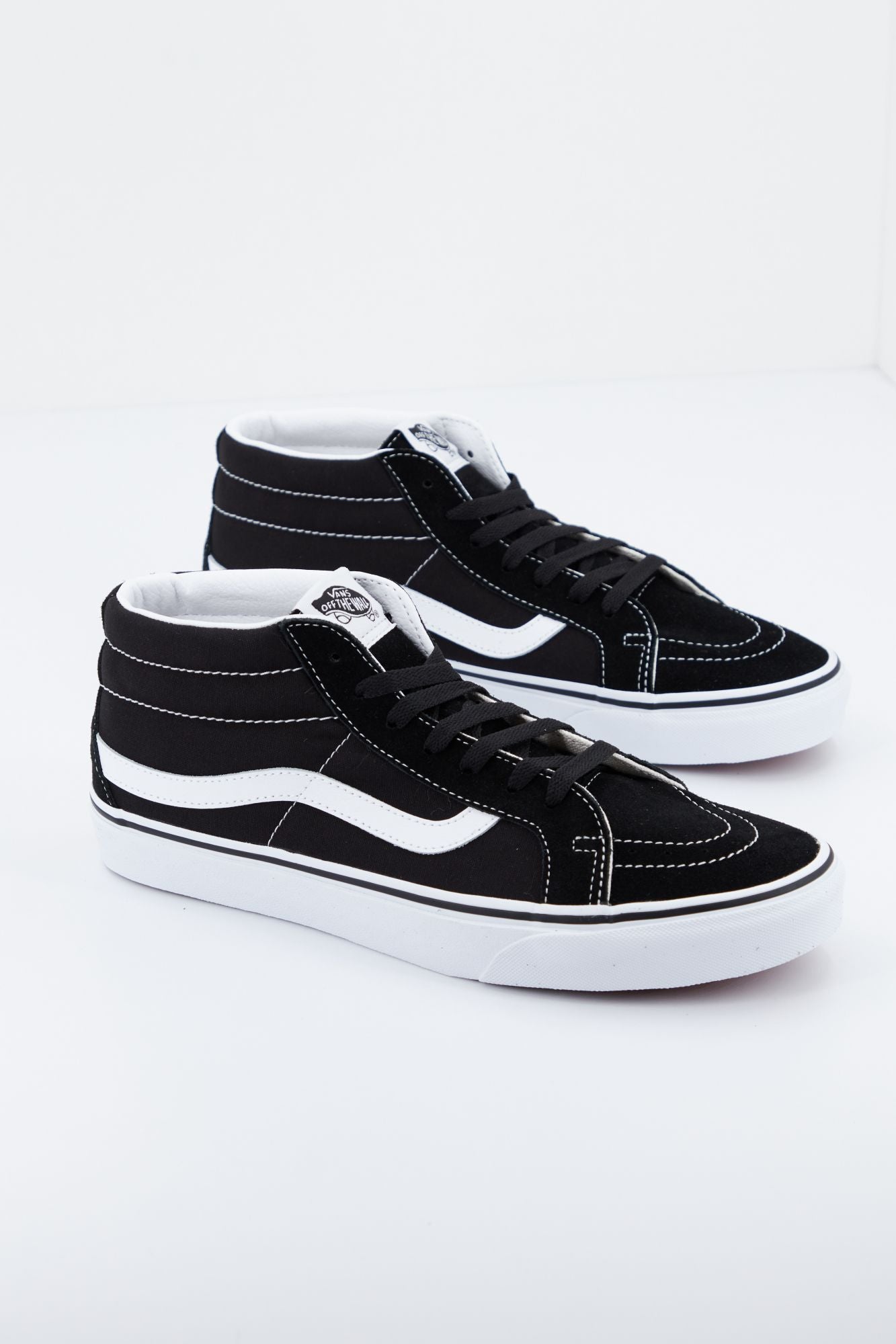 VANS UA SK8-MID en color NEGRO (1)