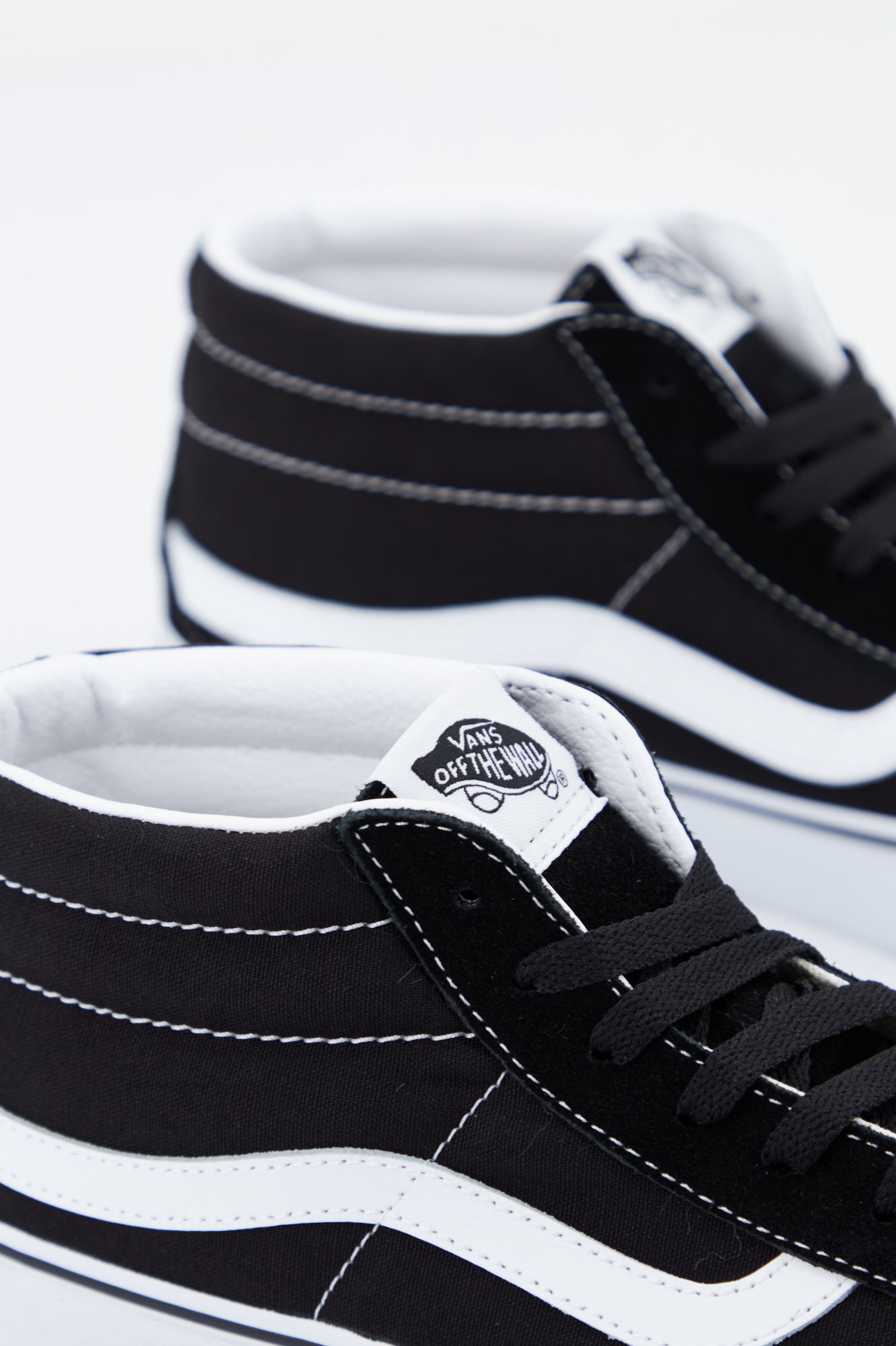 VANS UA SK8-MID en color NEGRO (2)