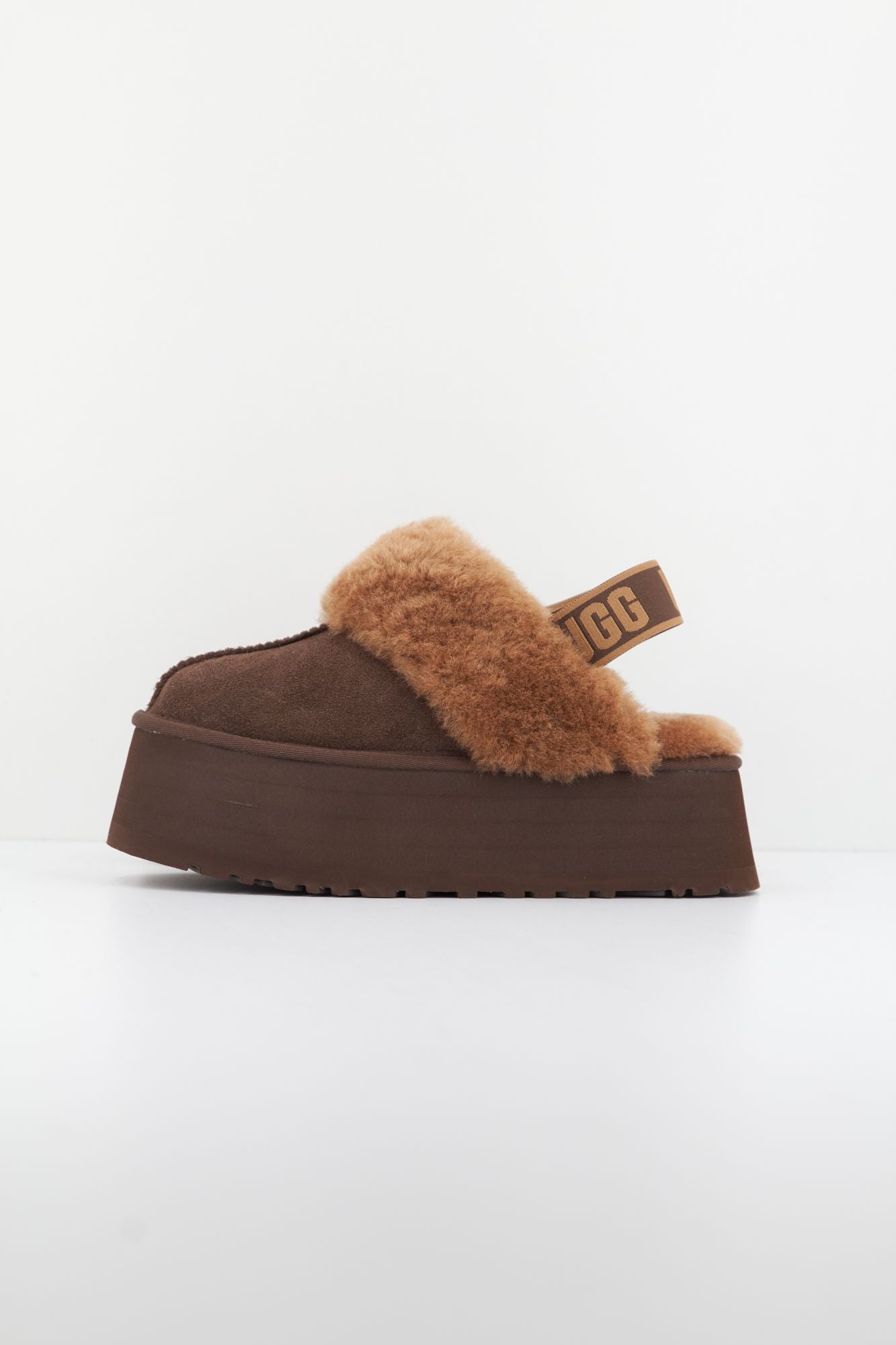 UGG FUNKETTE en color MARRON (1)