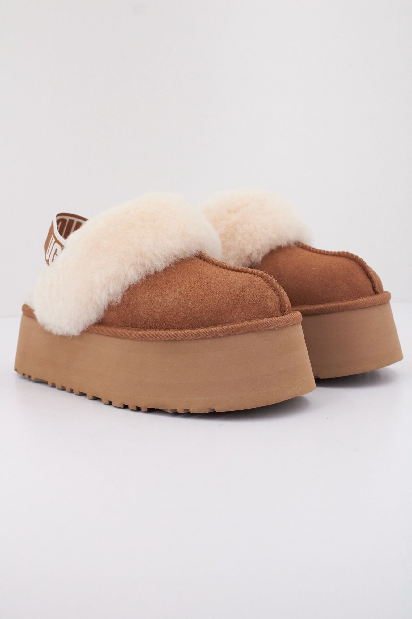 UGG FUNKETTE en color MARRON (2)