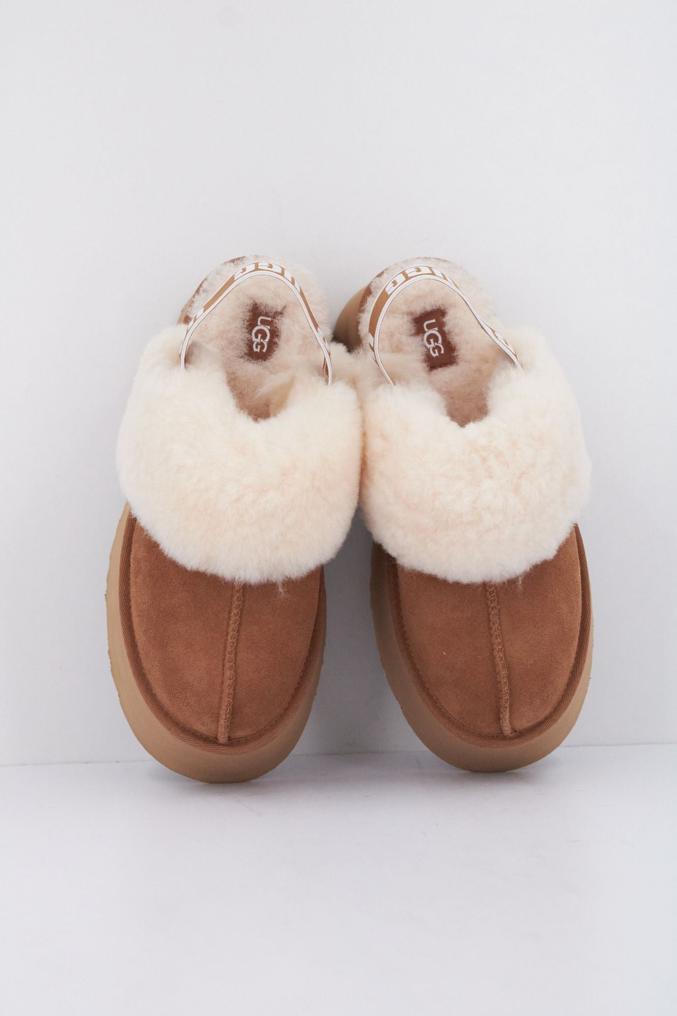 UGG FUNKETTE en color MARRON (3)