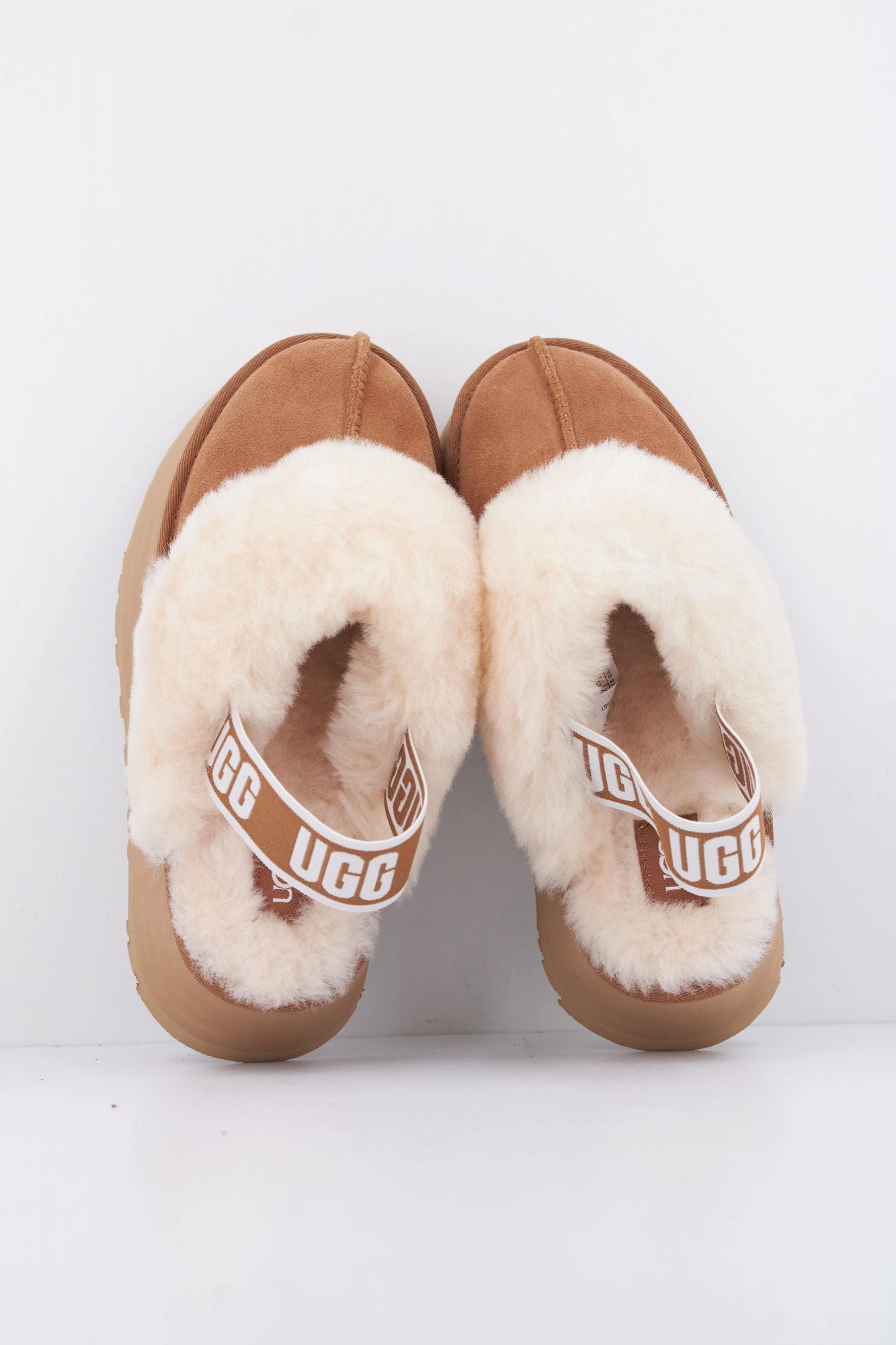 UGG FUNKETTE en color MARRON (3)
