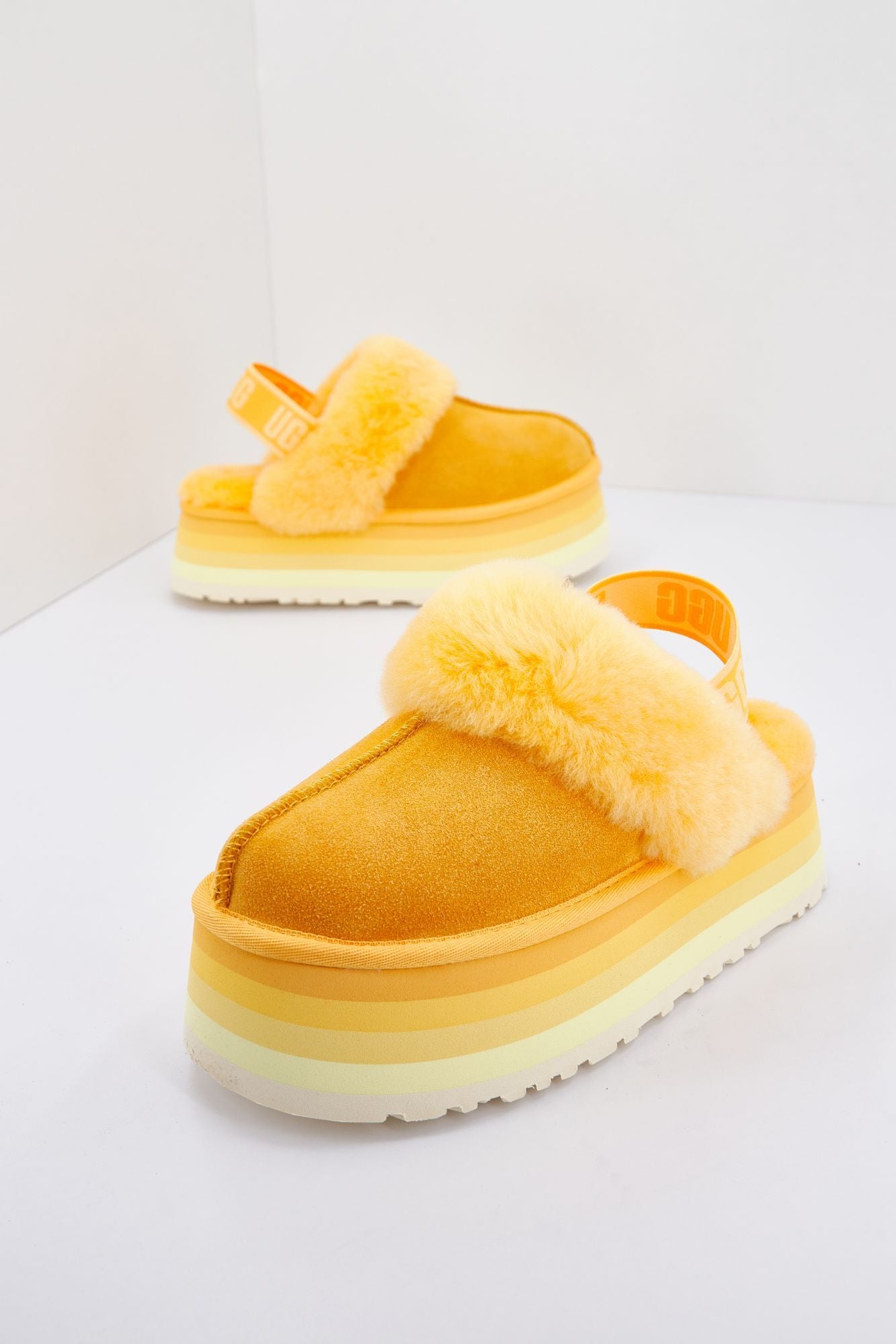 UGG FUNKETTE en color NARANJA (1)