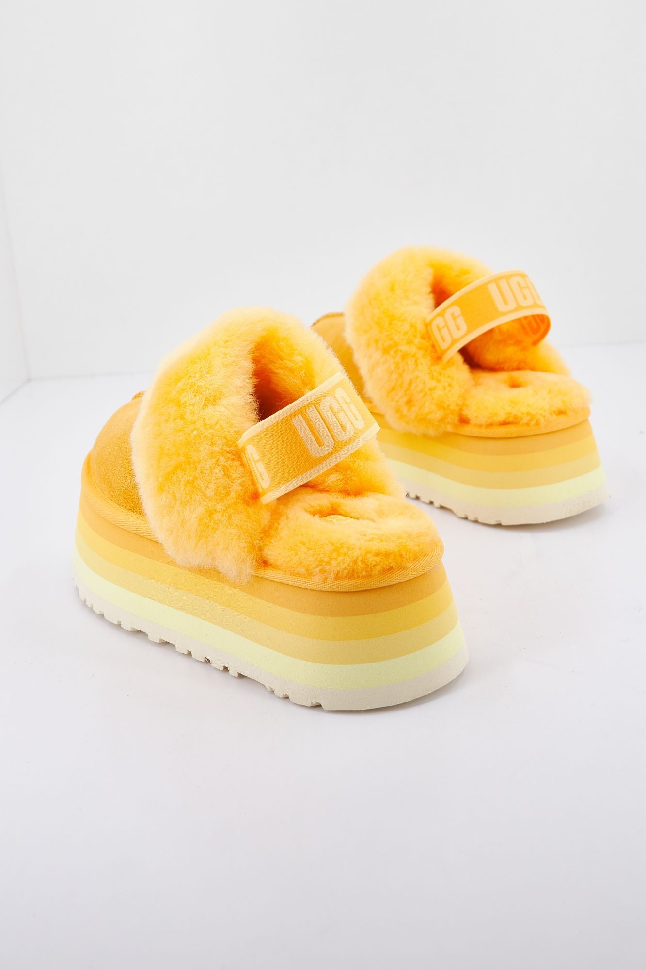 UGG FUNKETTE en color NARANJA (2)