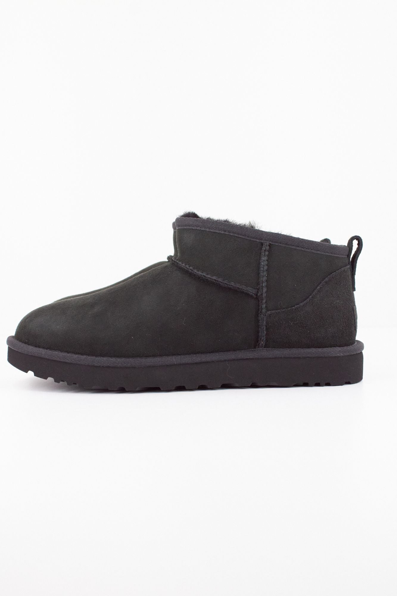 UGG W CLASSIC ULTRA MINI en color NEGRO (1)
