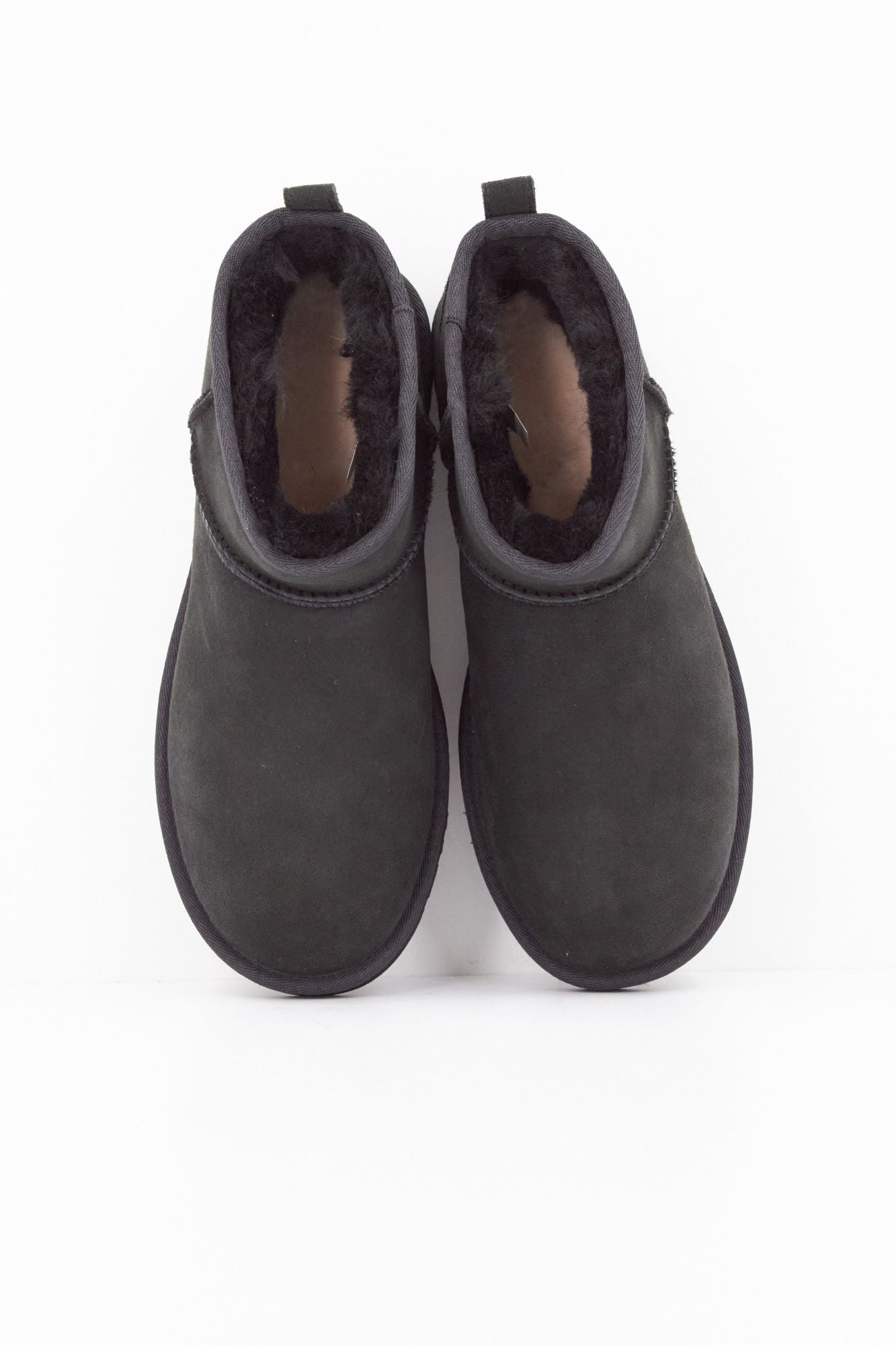 UGG W CLASSIC ULTRA MINI en color NEGRO (3)