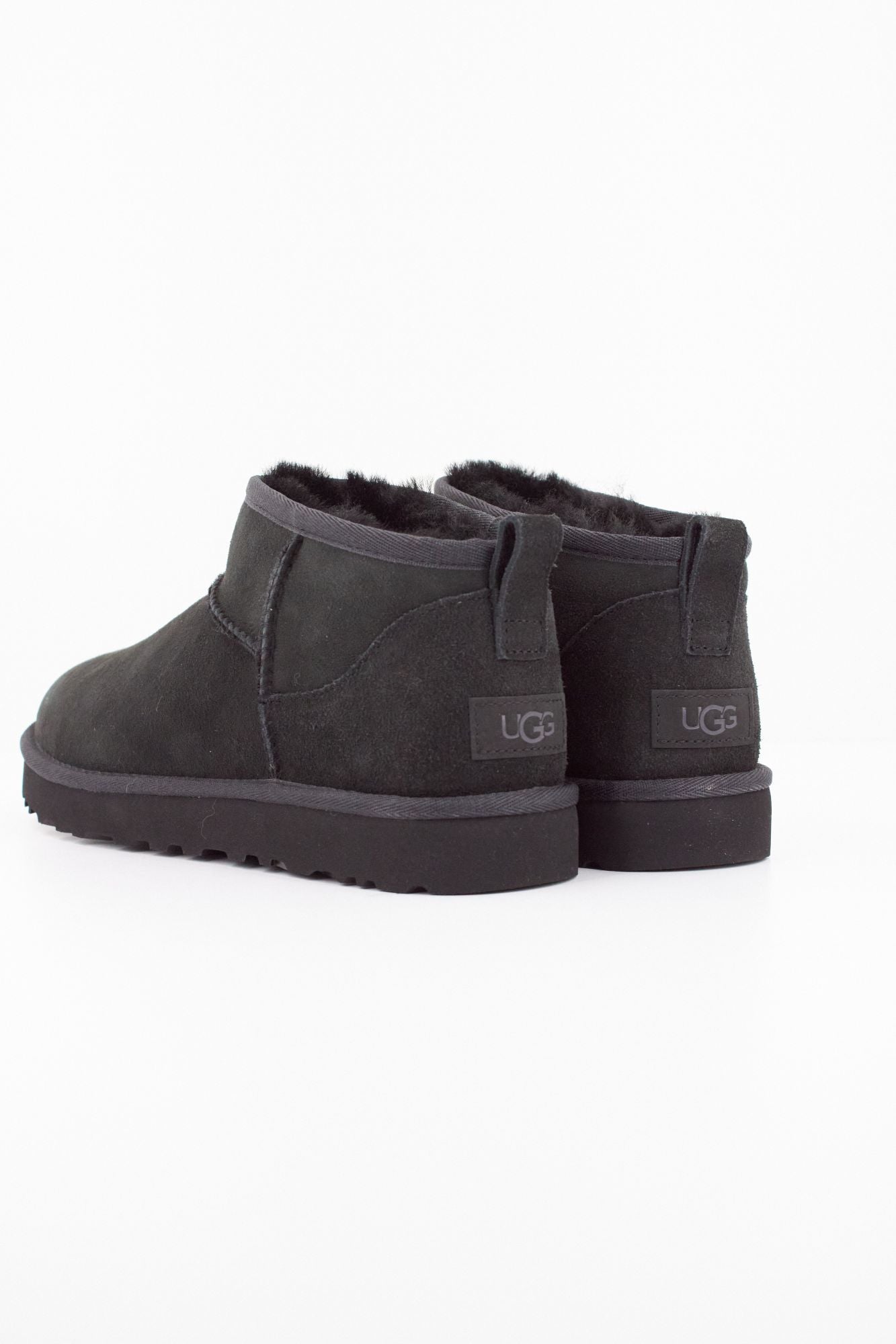 UGG W CLASSIC ULTRA MINI en color NEGRO (4)