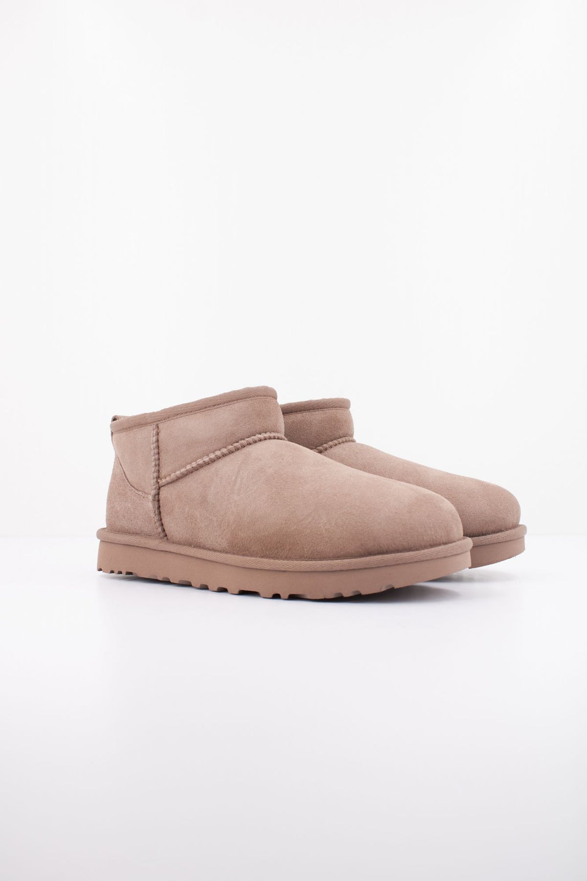 UGG CLASSIC ULTRA MINI 1116109U en color MARRON (2)