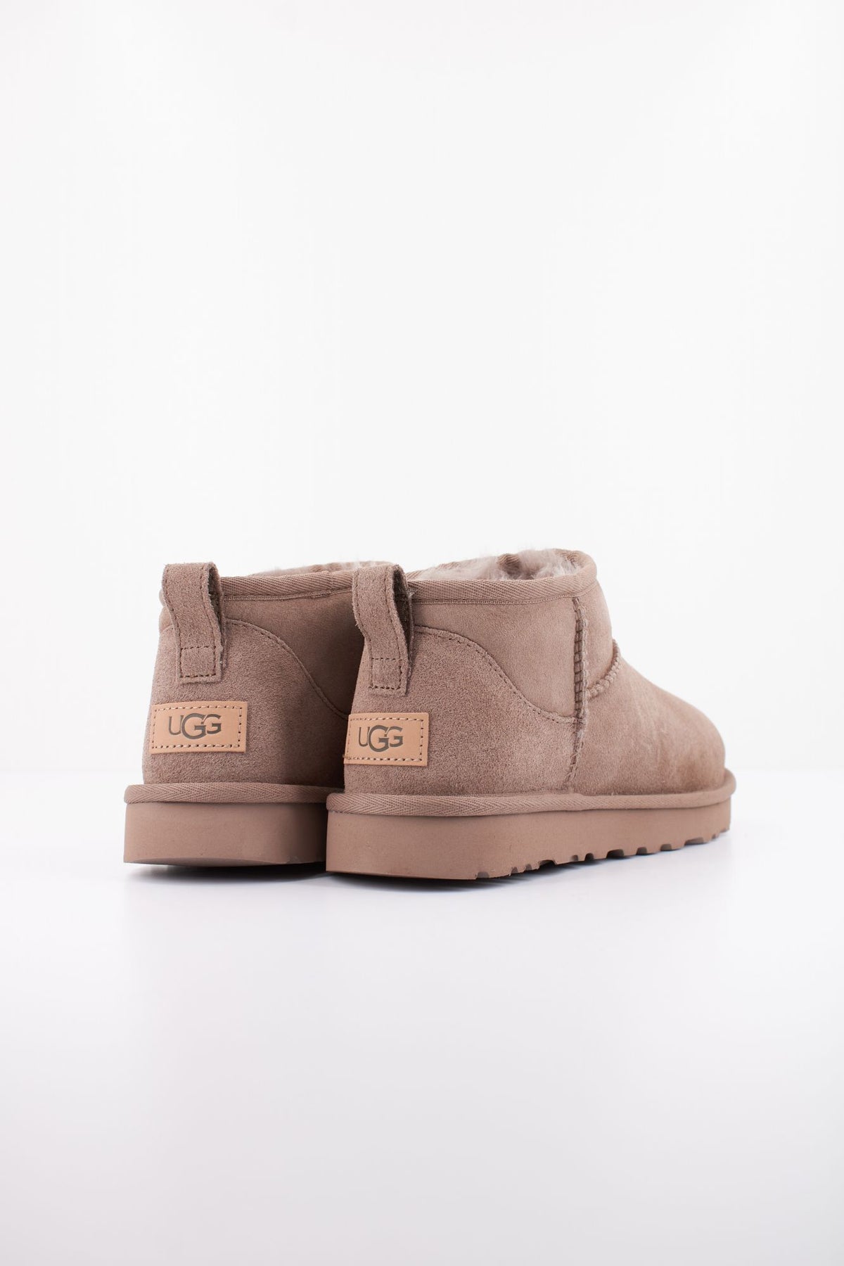UGG CLASSIC ULTRA MINI 1116109U en color MARRON (3)