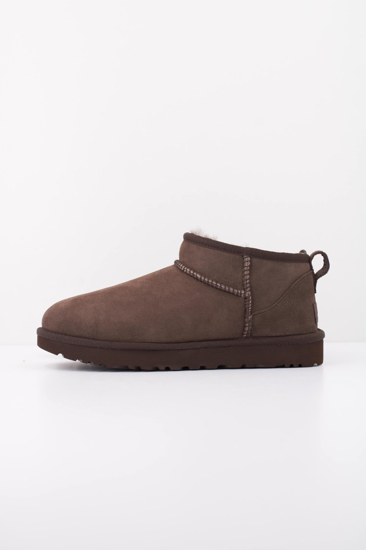 UGG CLASSIC ULTRA MINI en color MARRON (1)