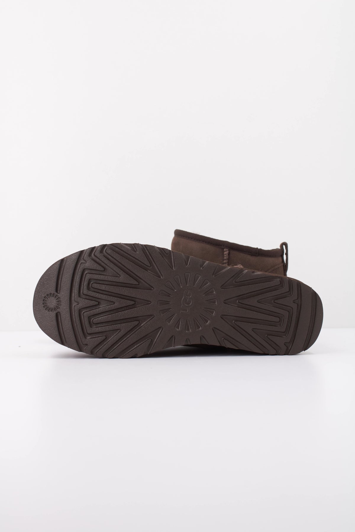 UGG CLASSIC ULTRA MINI en color MARRON (5)