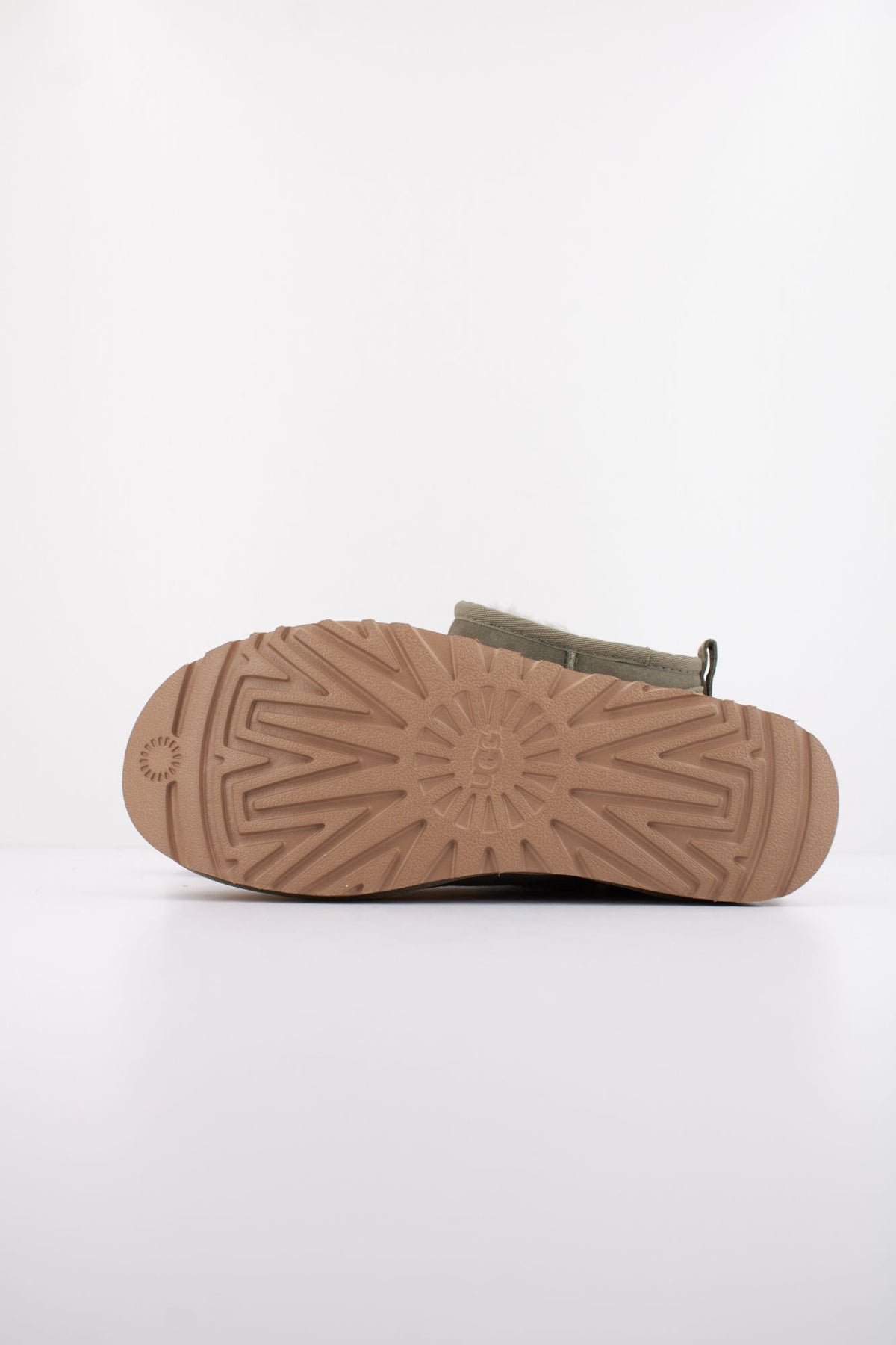 UGG CLASSIC ULTRA MINI 1116109U en color VERDE (5)