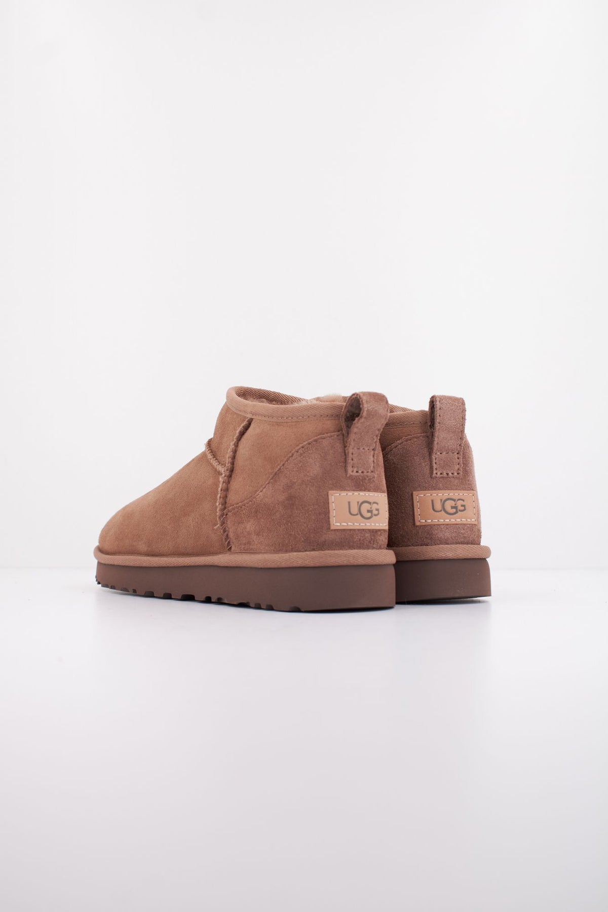 UGG CLASSIC ULTRA MINI 1116109U en color MARRON (4)