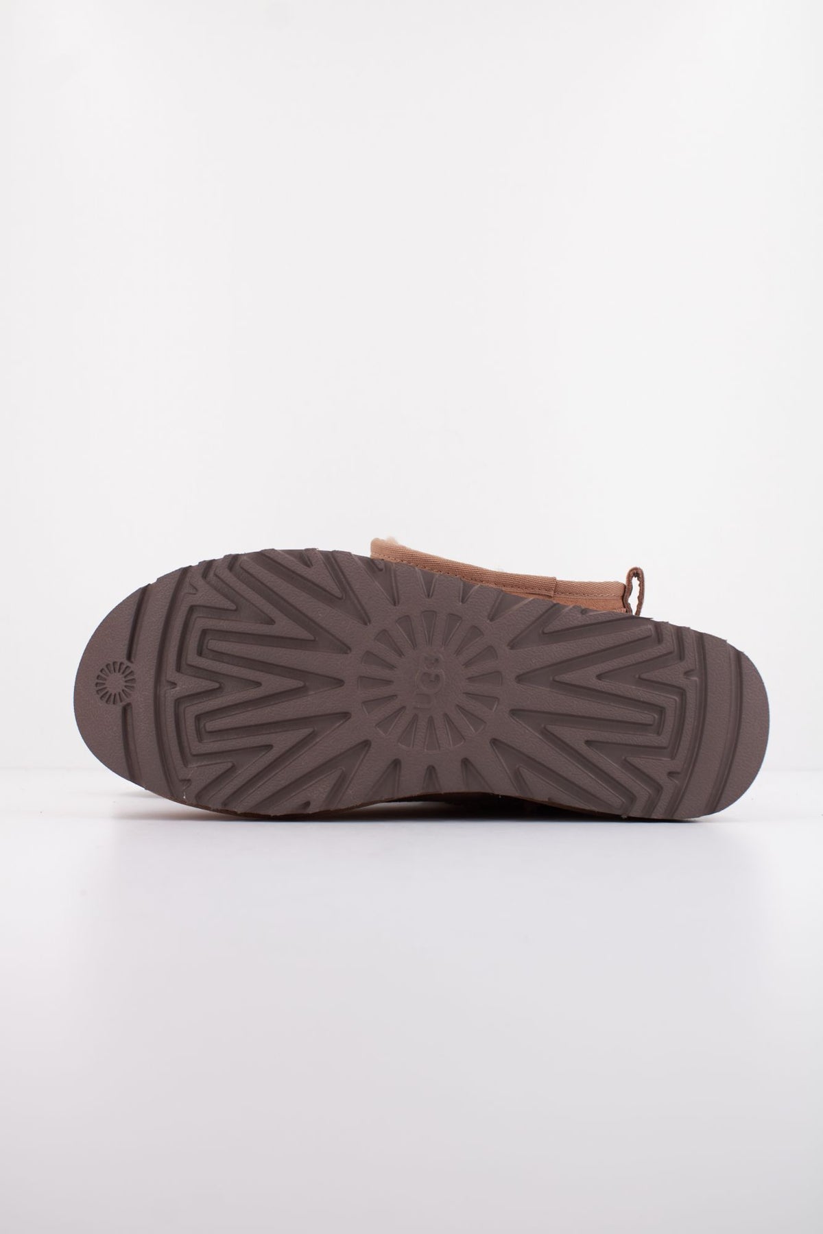 UGG CLASSIC ULTRA MINI 1116109U en color MARRON (5)