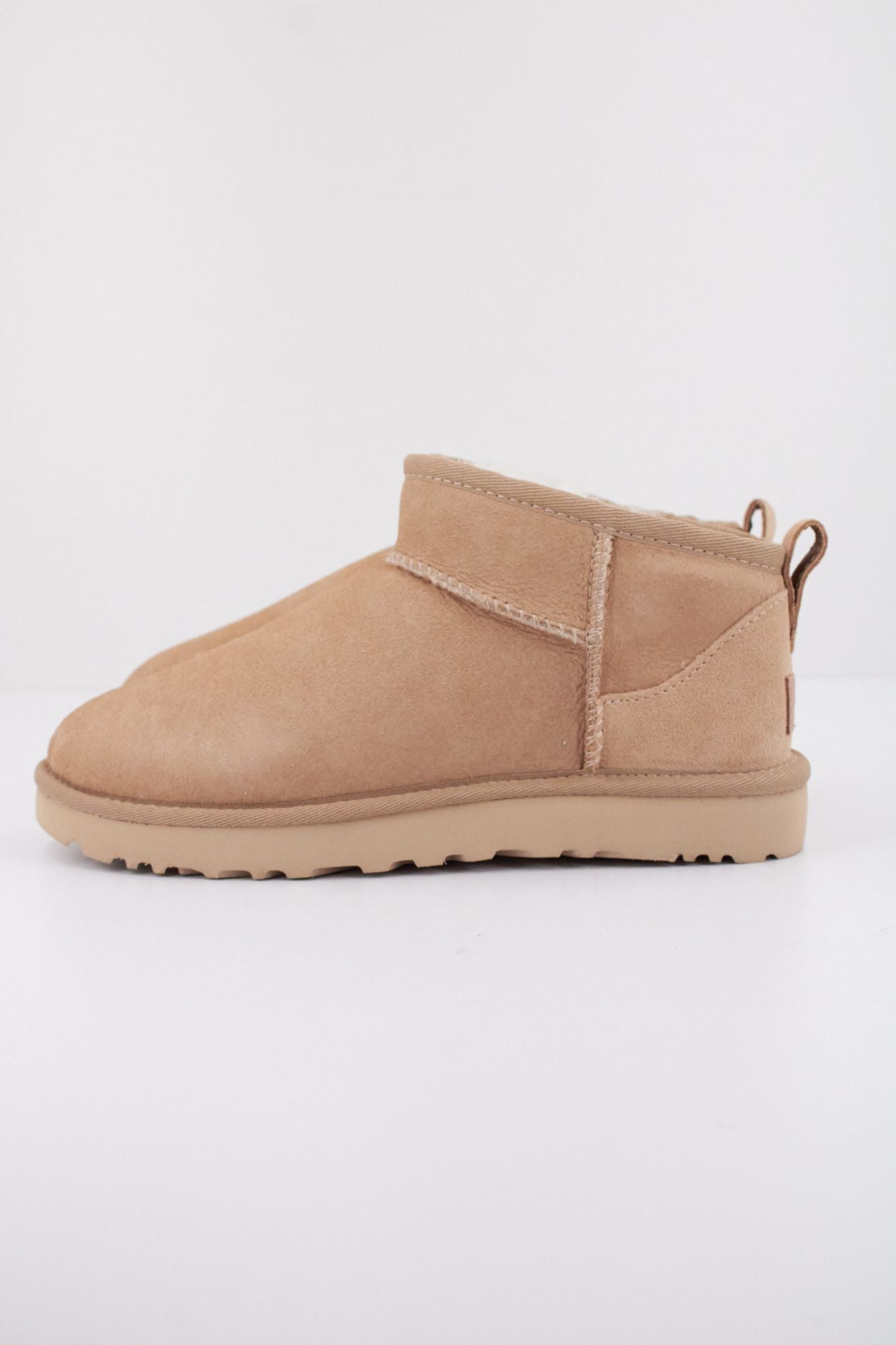 UGG W CLASSIC ULTRA MINI en color MARRON CLARO (1)