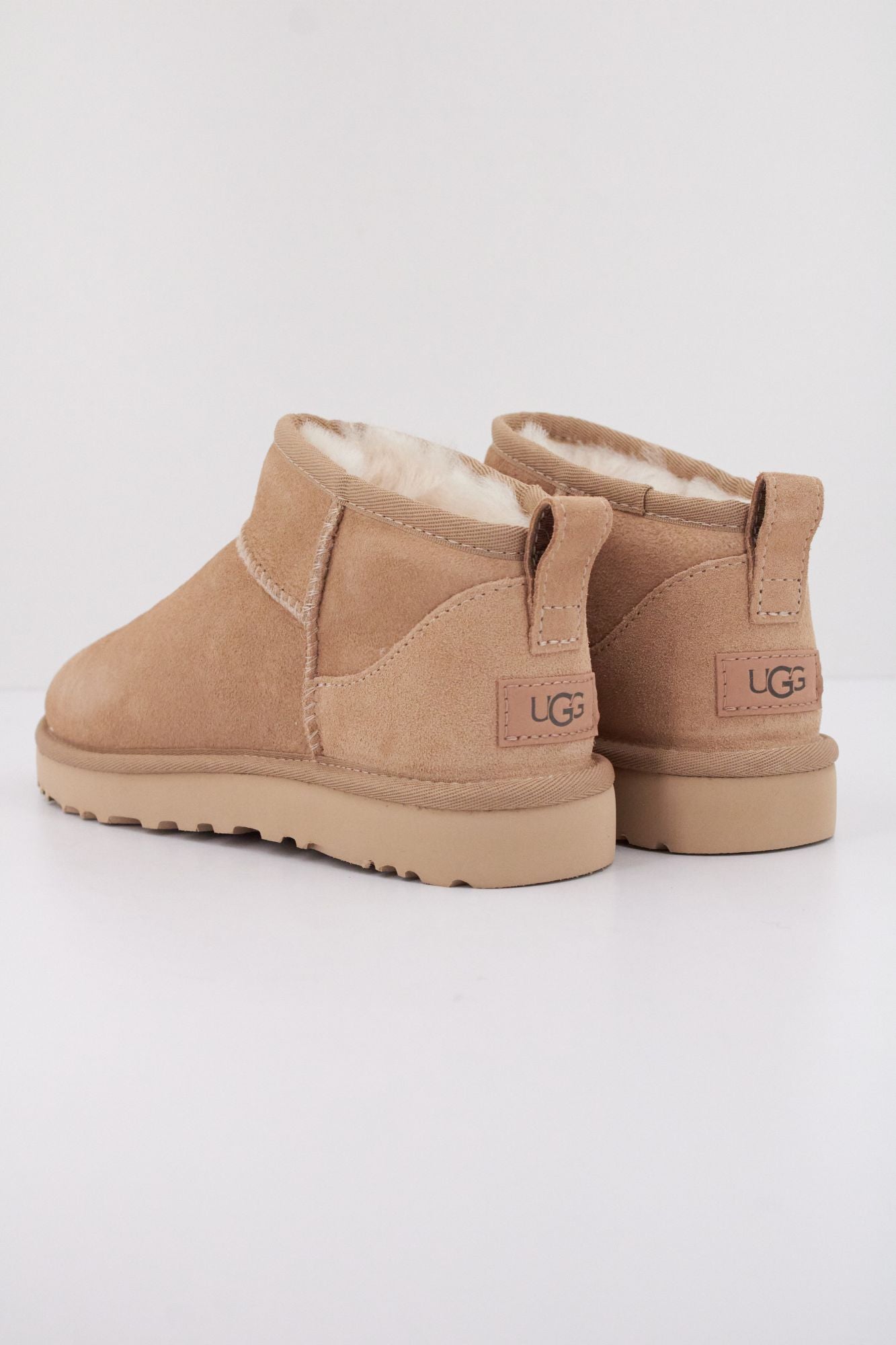 UGG W CLASSIC ULTRA MINI en color MARRON CLARO (4)