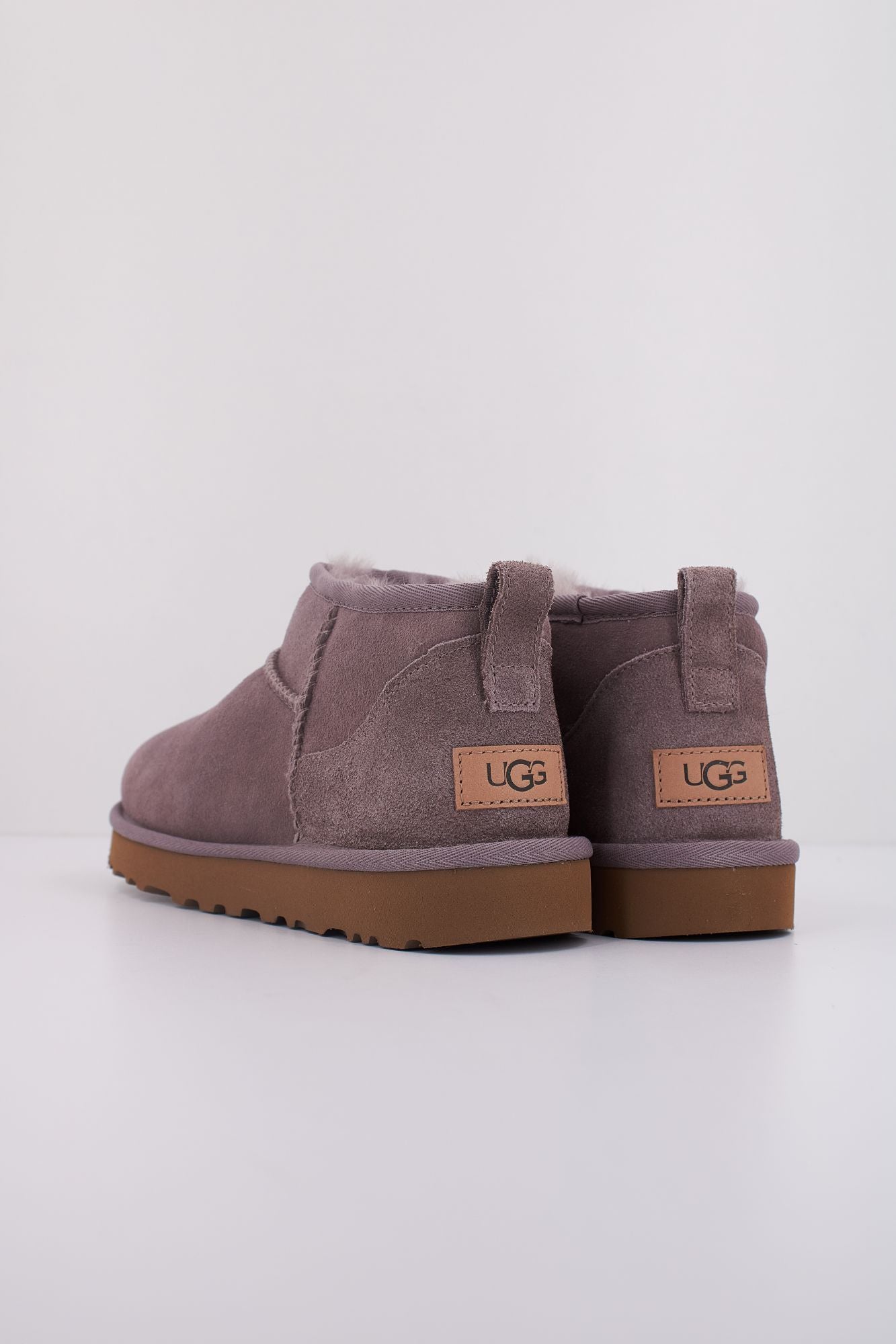 UGG W CLASSIC ULTRA MINI en color VIOLETA (4)