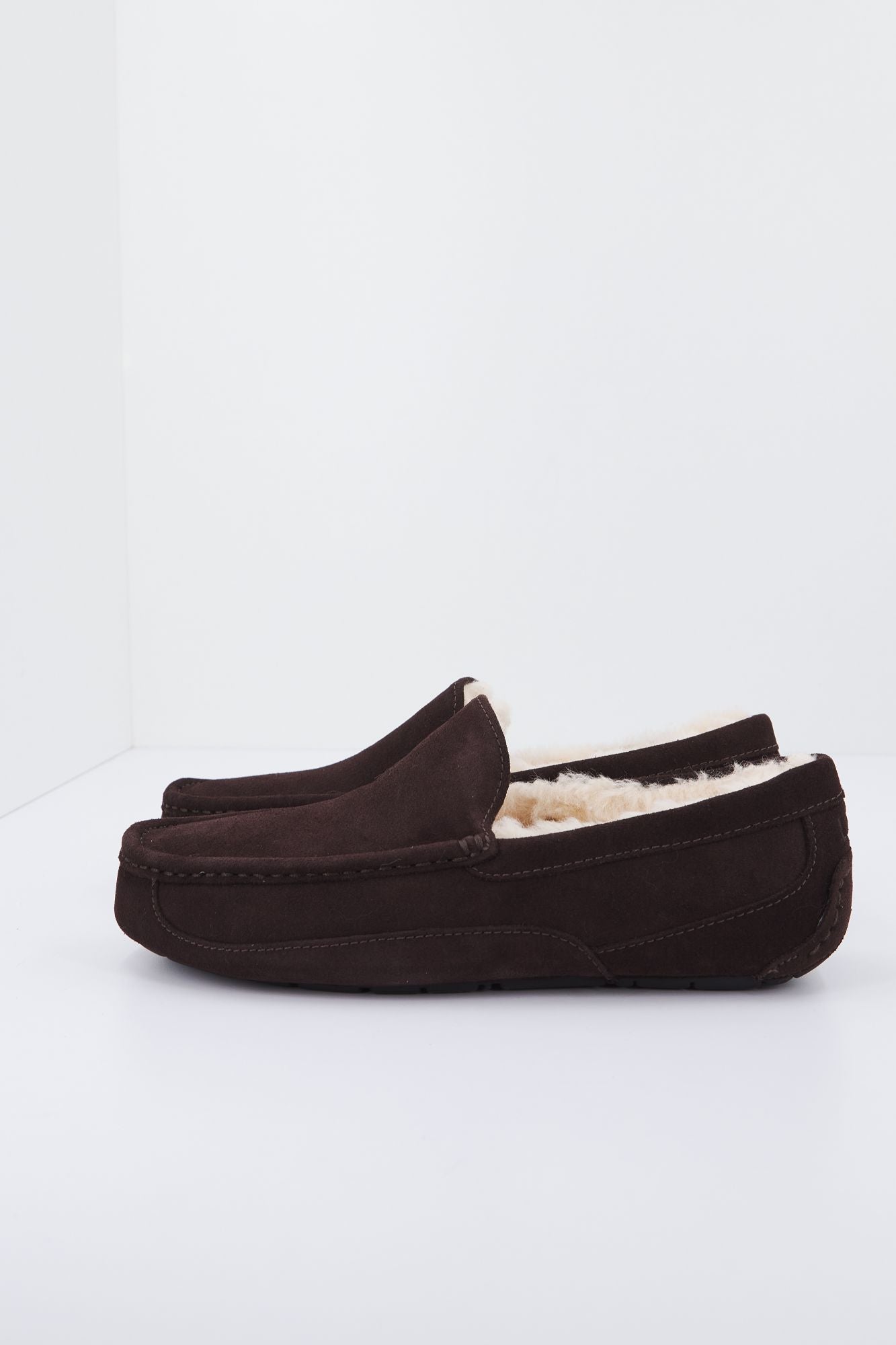 UGG M ASCOT en color MARRON (2)