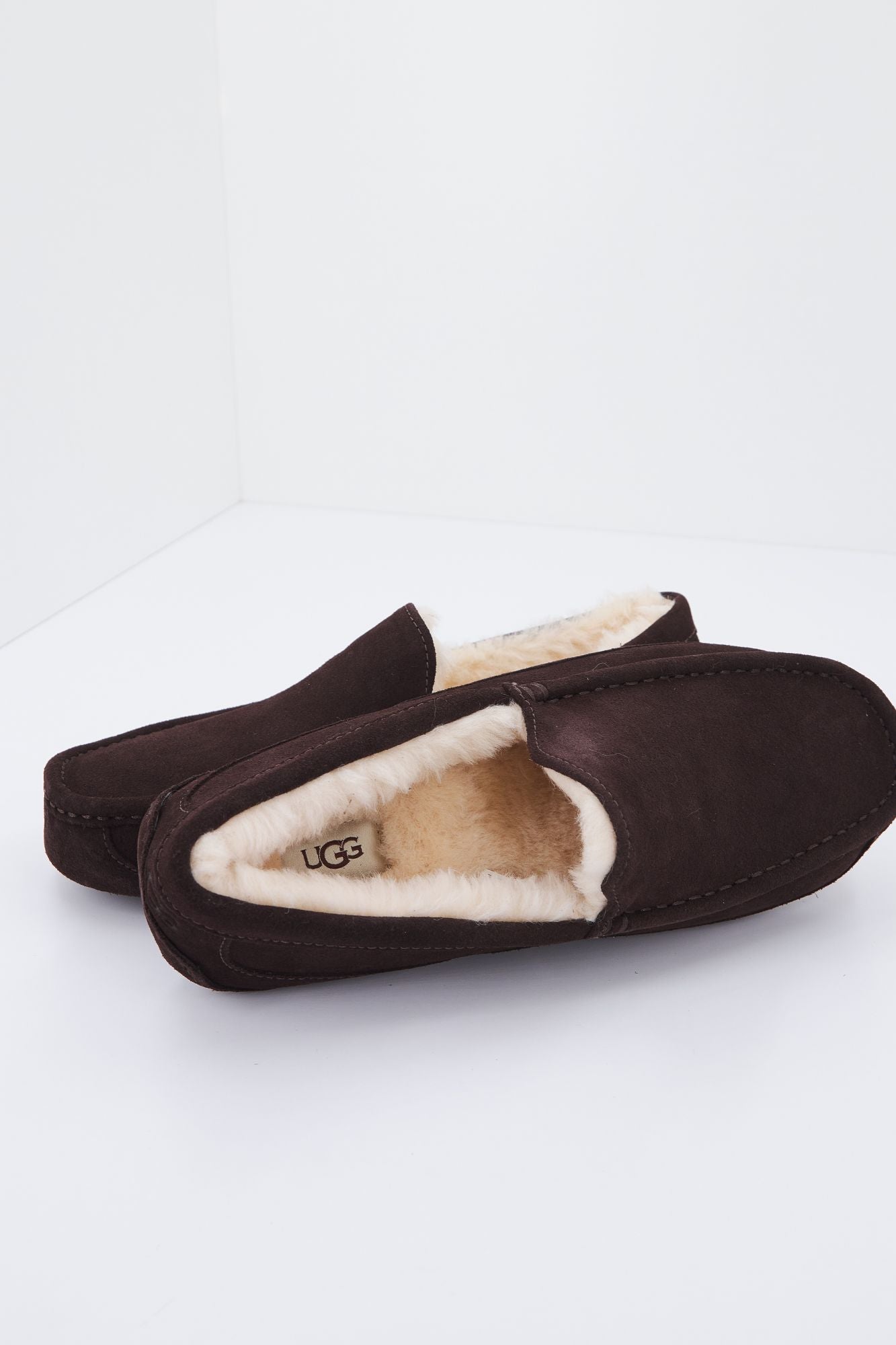 UGG M ASCOT en color MARRON (4)