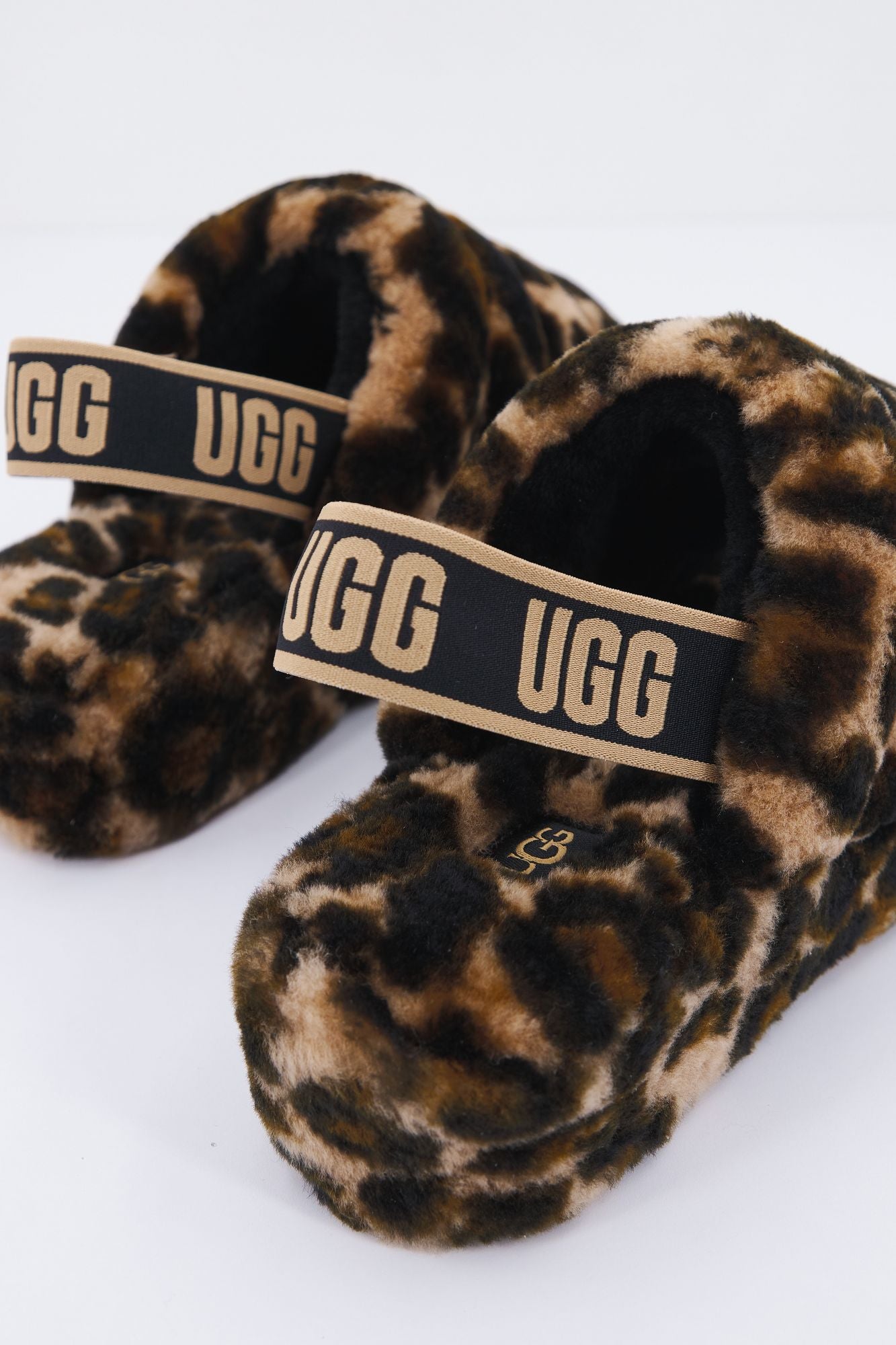 UGG W FLUFF YEAH SLIDE PANTHER en color ANIMAL PRINT (3)