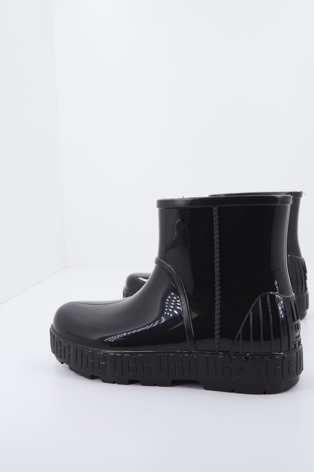 UGG W DRIZLITA en color NEGRO (2)